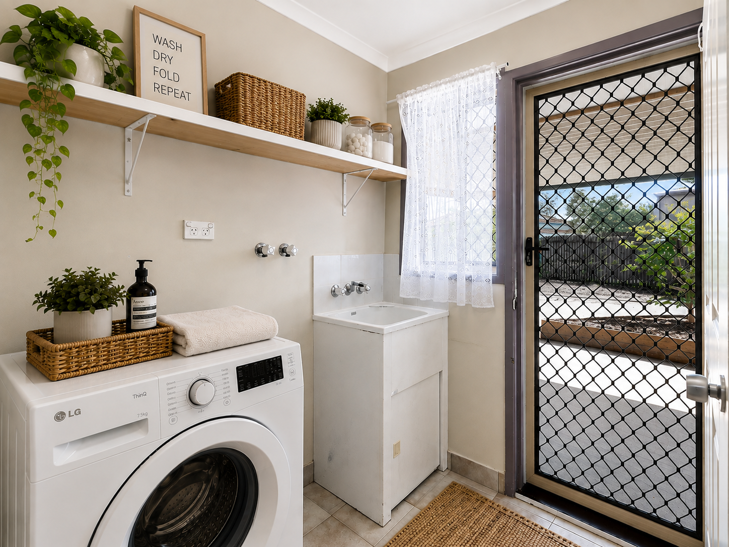 9 Queben Court, KAWUNGAN, QLD 4655 AUS