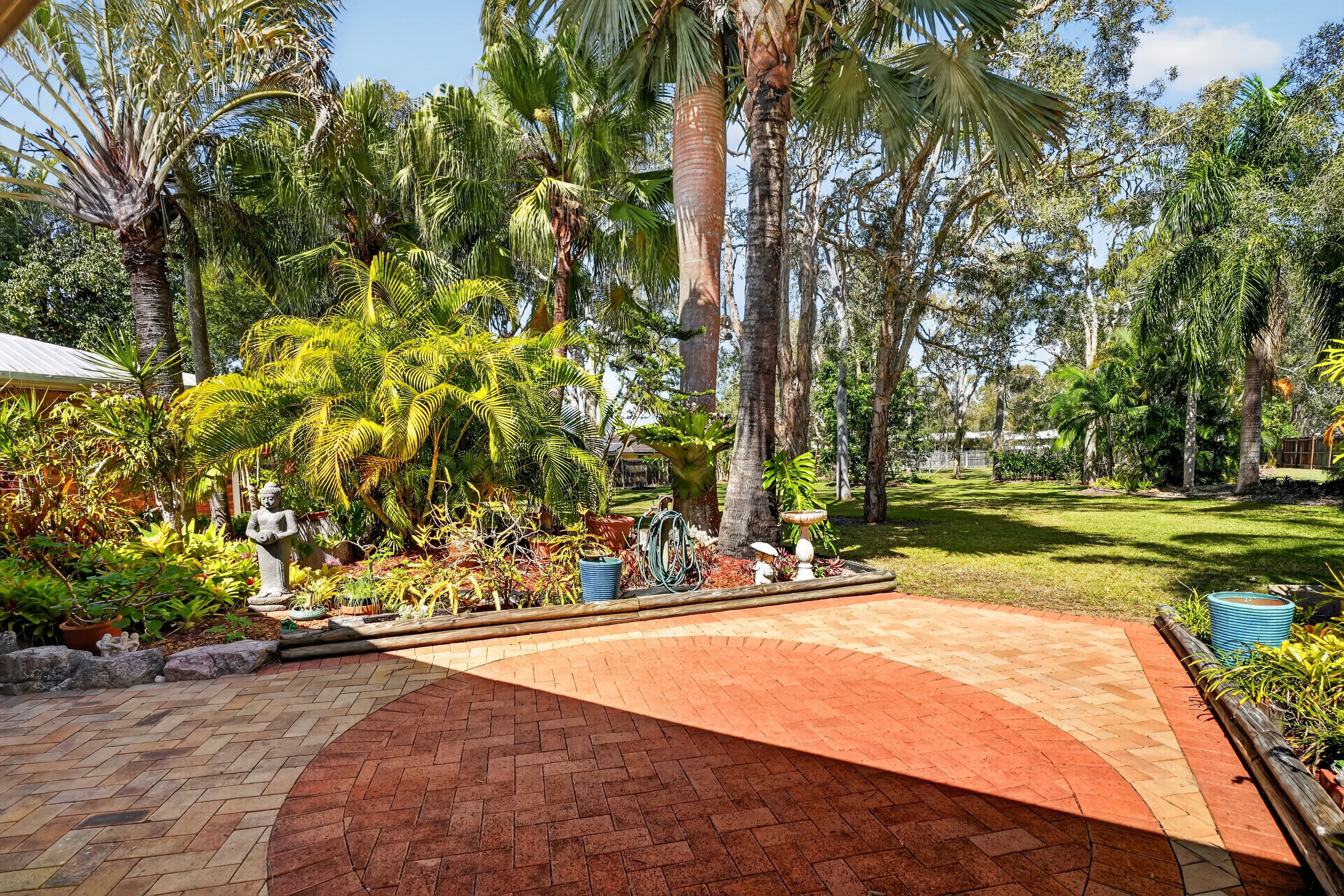 8 Windemere Road, WONDUNNA, QLD 4655 AUS