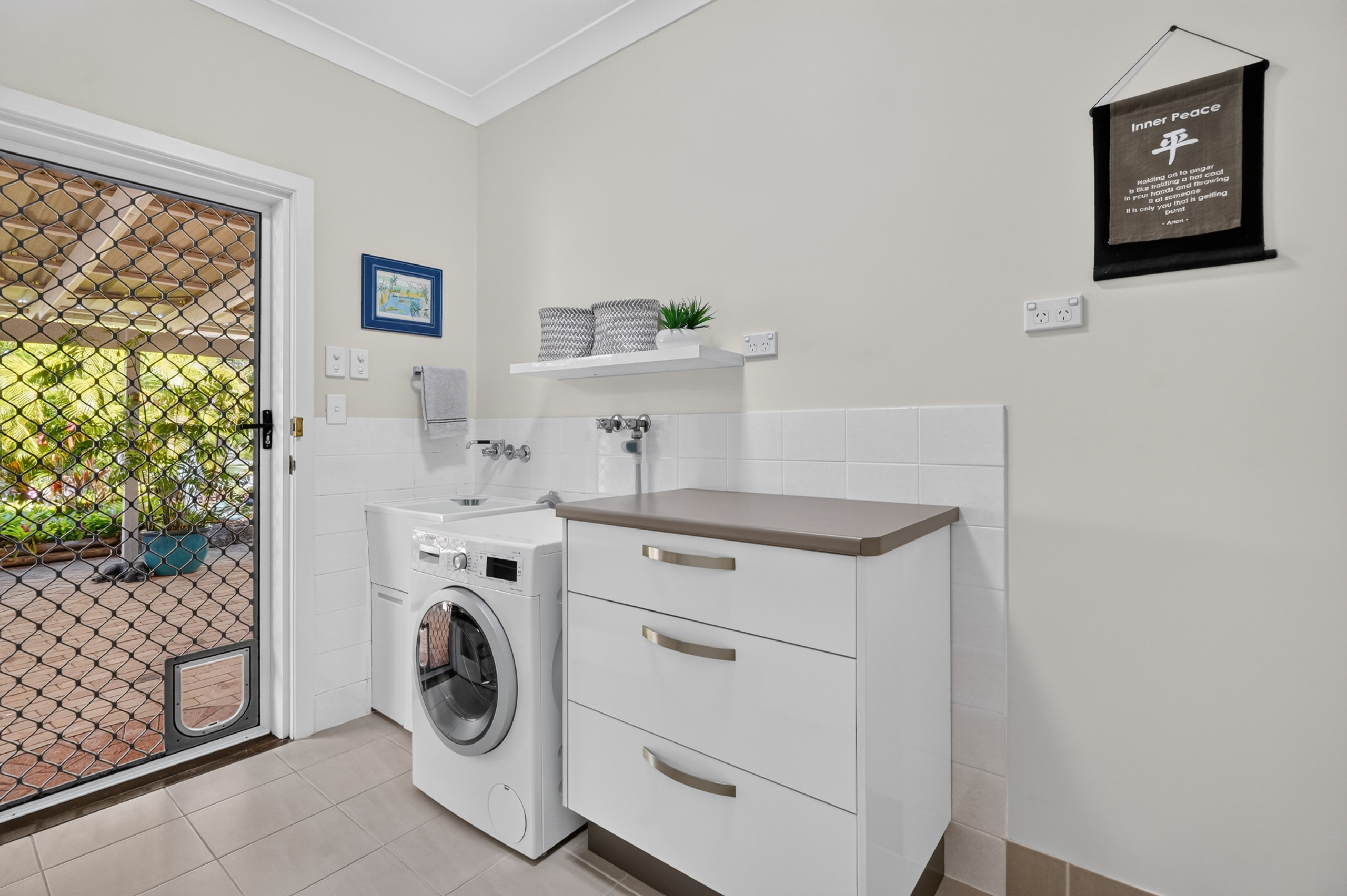 8 Windemere Road, WONDUNNA, QLD 4655 AUS