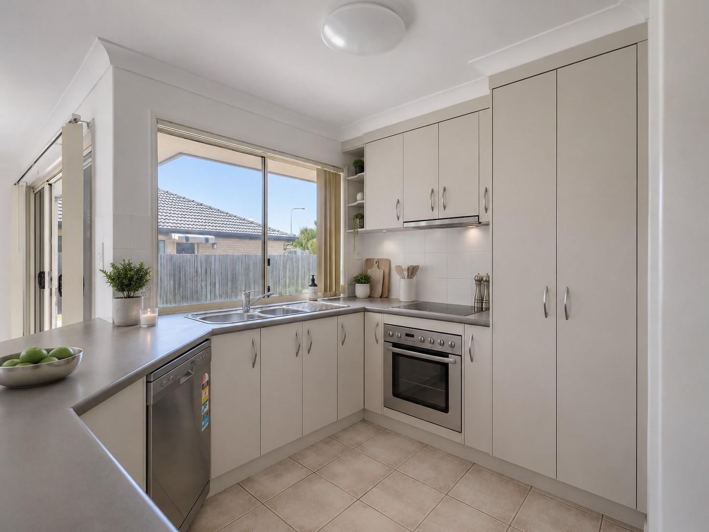 1 Adam Court, URANGAN, QLD 4655 AUS