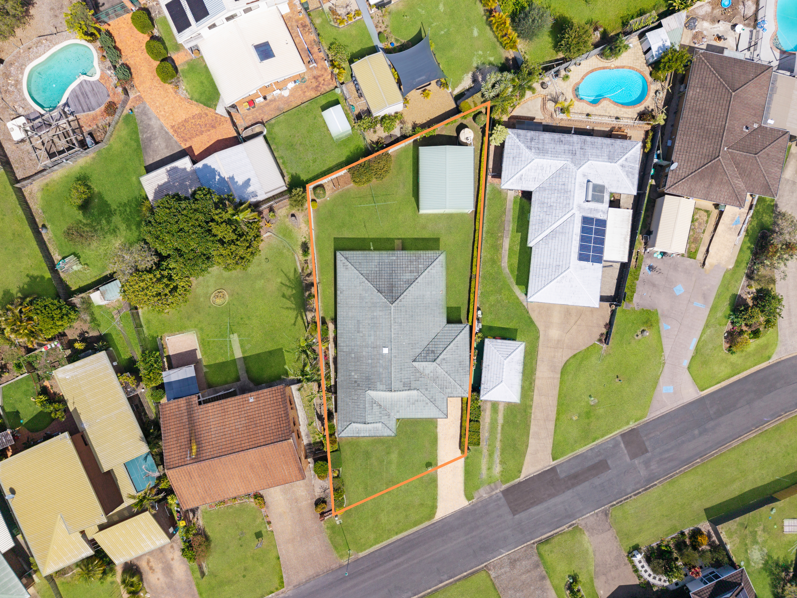 32 Craig Crescent, PIALBA, QLD 4655 AUS