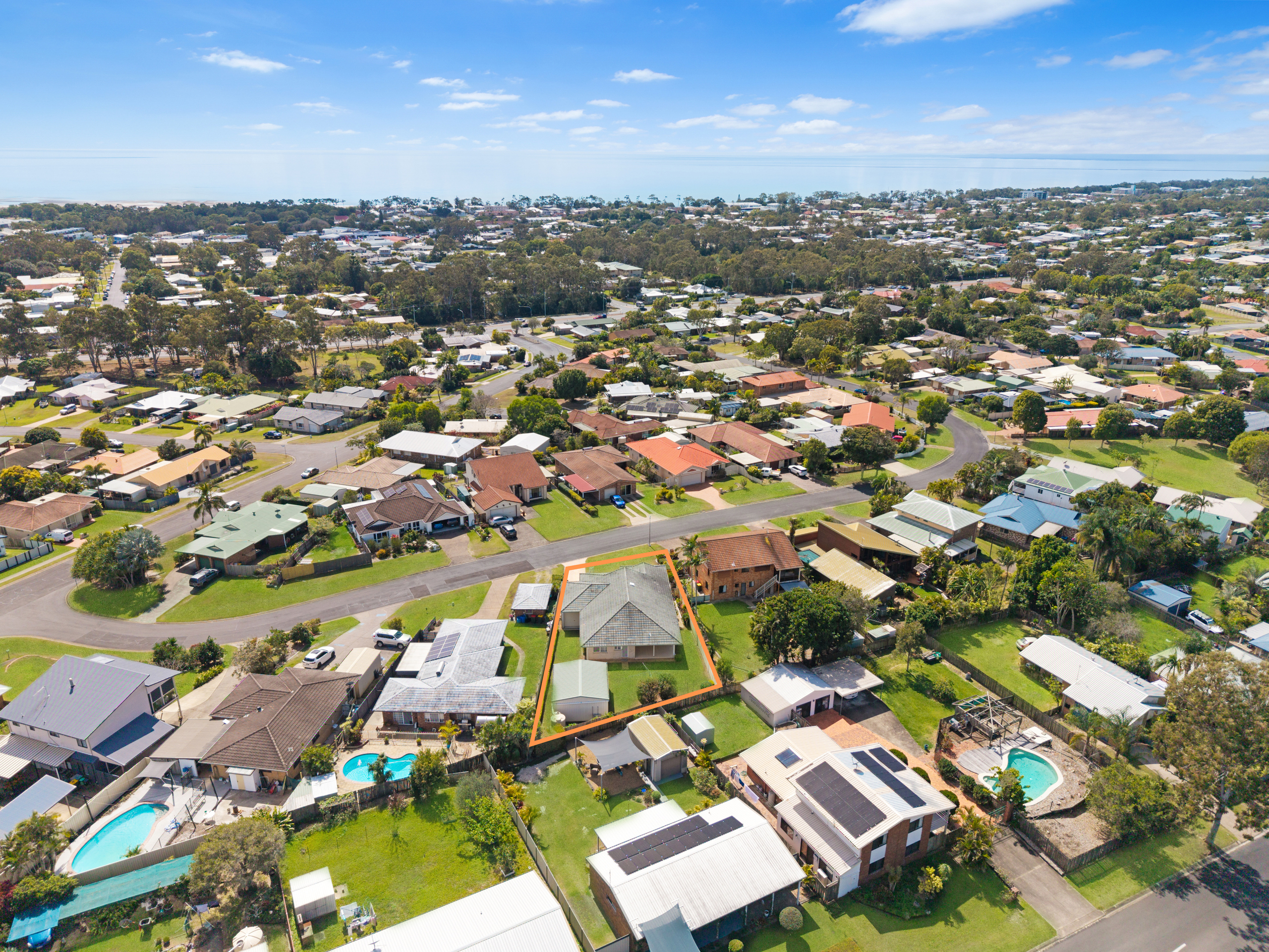 32 Craig Crescent, PIALBA, QLD 4655 AUS