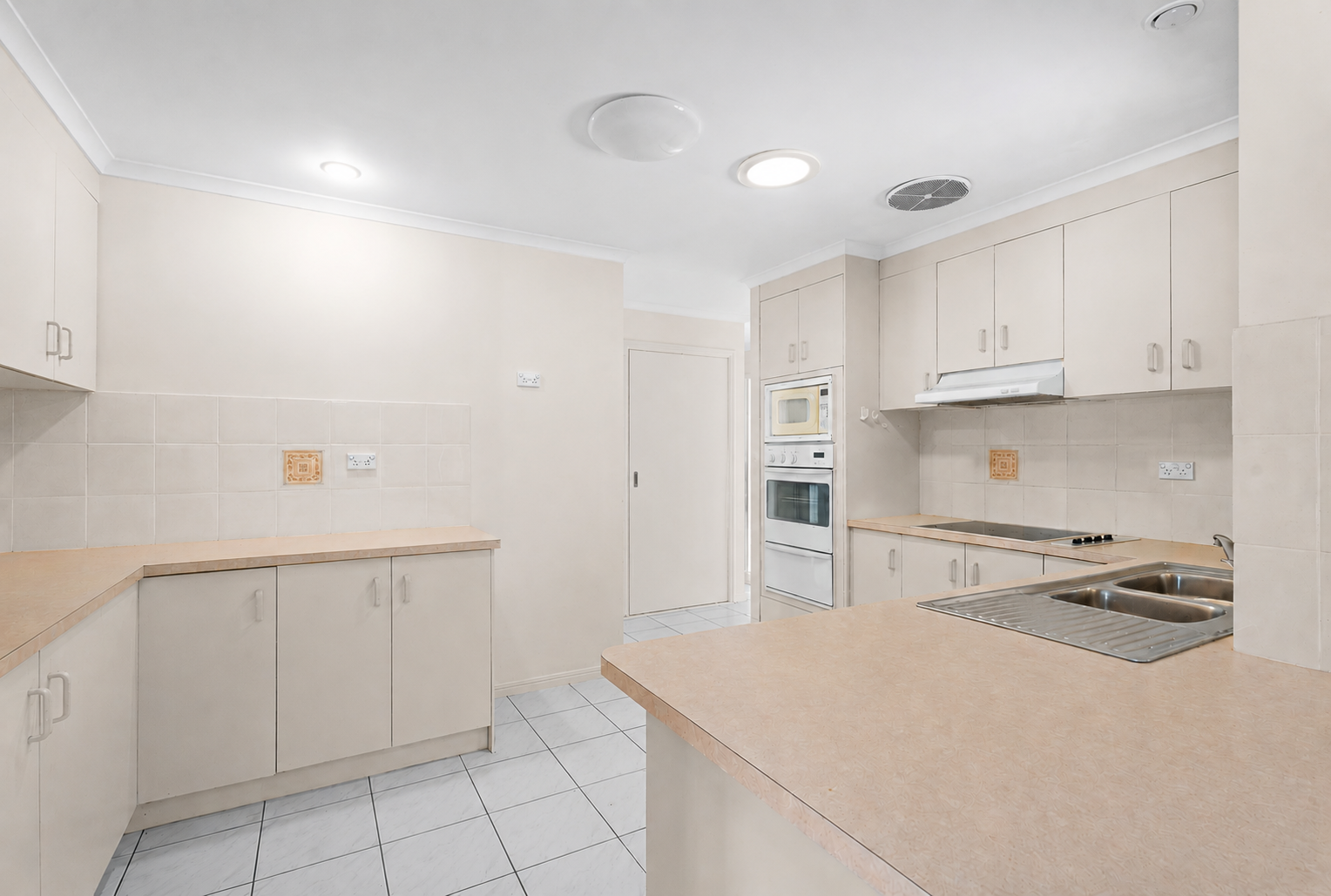 32 Anembo Drive, TORQUAY, QLD 4655 AUS