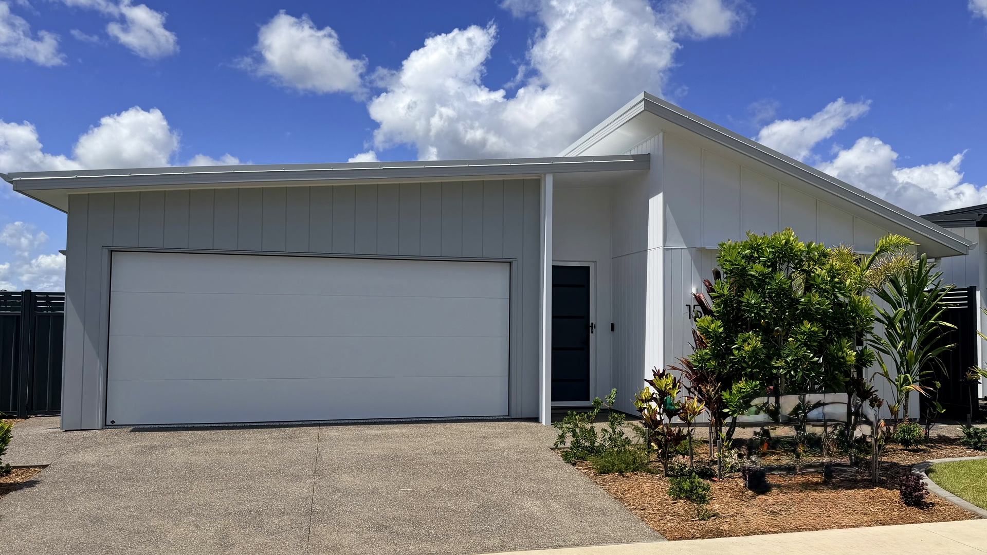 15/77 Spring Way,, NIKENBAH, QLD 4655 AUS