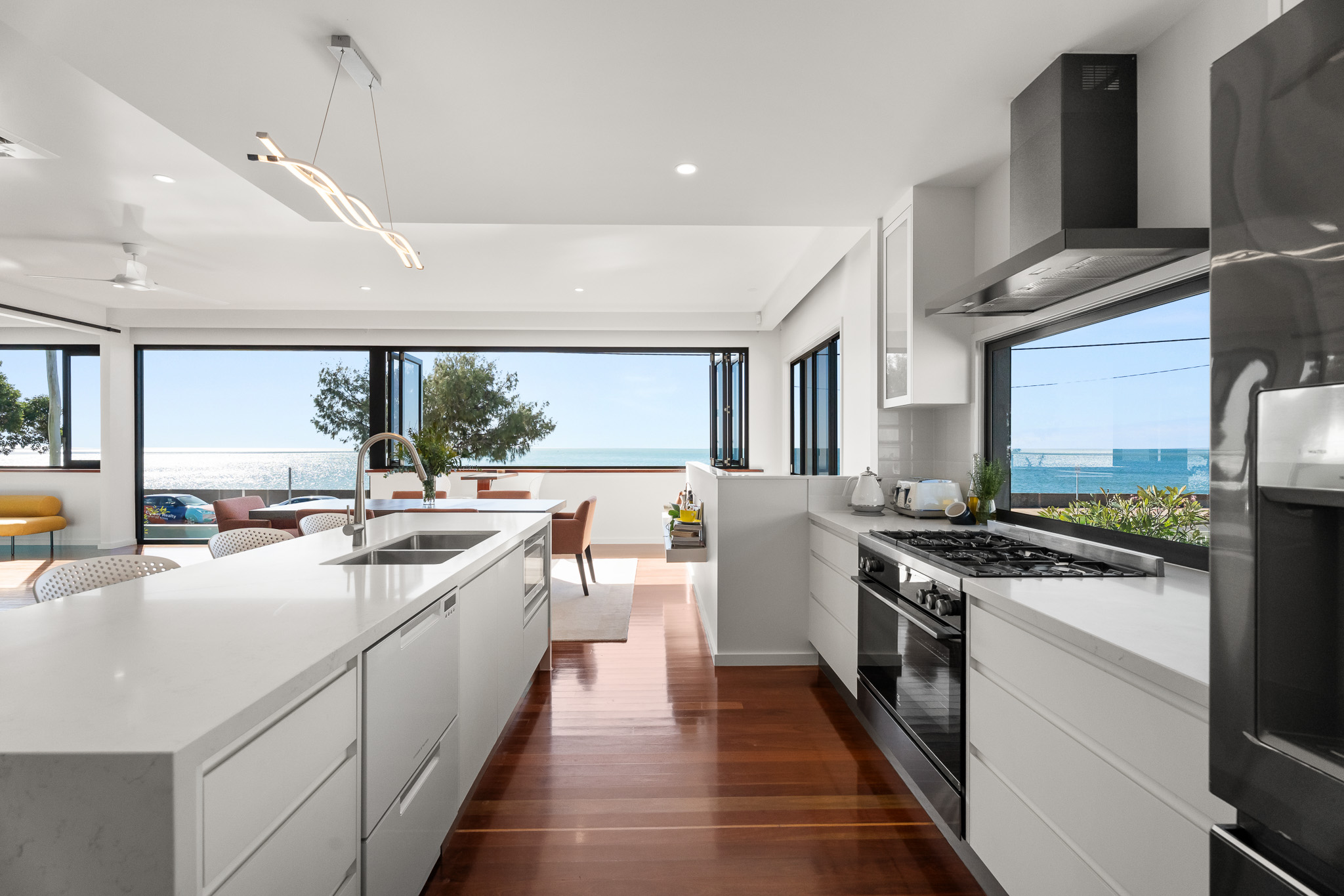 555 Esplanade, URANGAN, QLD 4655 AUS