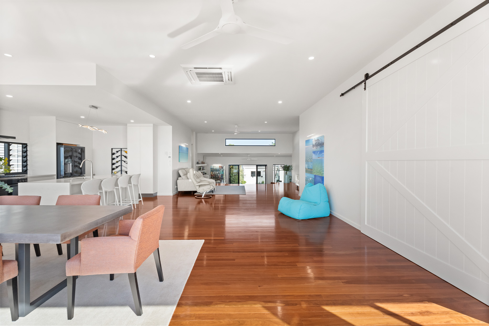 555 Esplanade, URANGAN, QLD 4655 AUS
