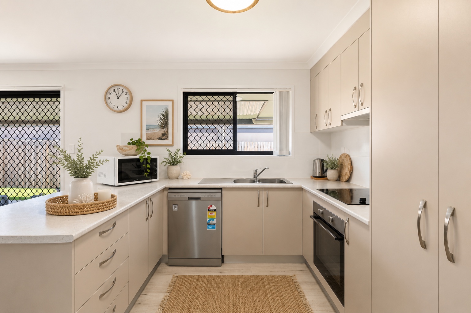 15 Bonavista Way, ELI WATERS, QLD 4655 AUS
