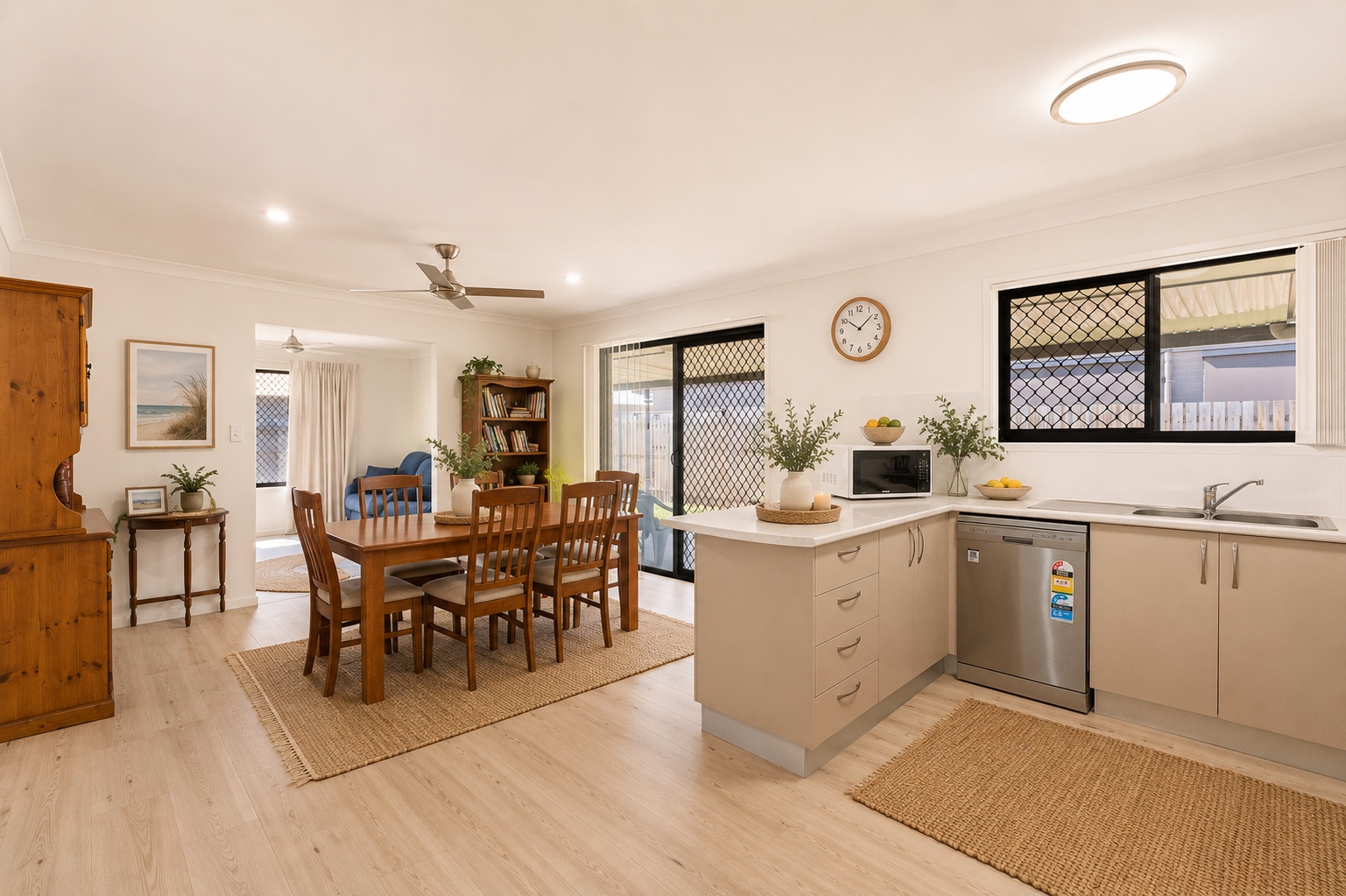 15 Bonavista Way, ELI WATERS, QLD 4655 AUS