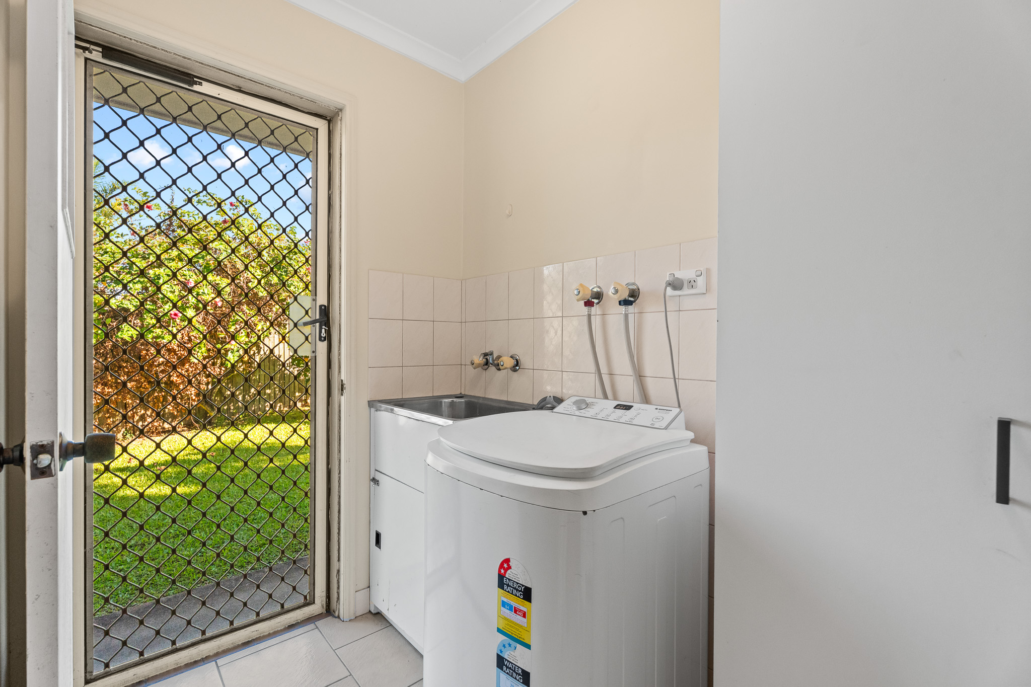 6 Carrie Court, TORQUAY, QLD 4655 AUS