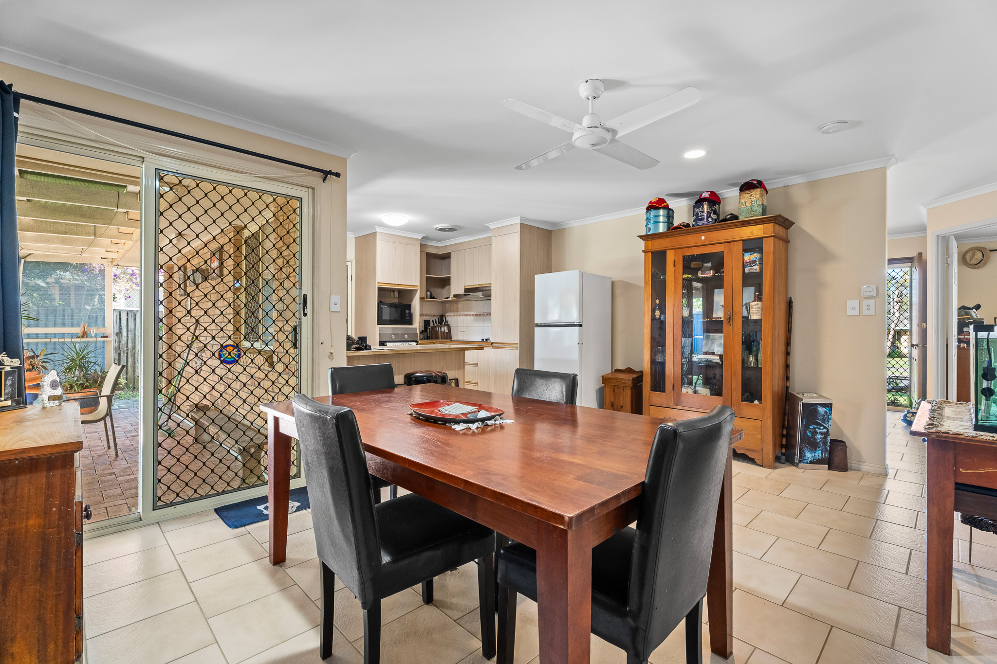 6 Carrie Court, TORQUAY, QLD 4655 AUS