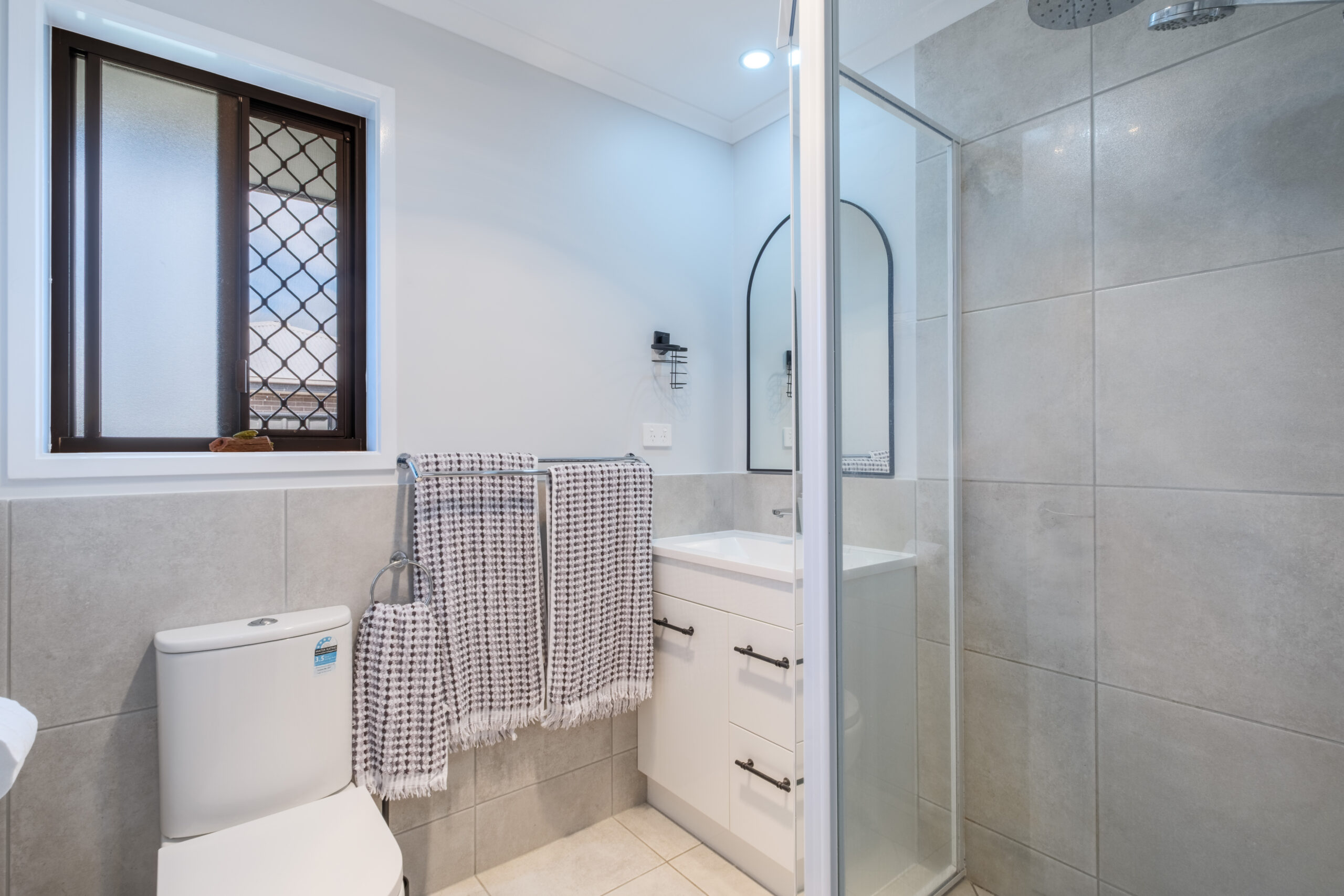 2 Waterside Way, ELI WATERS, QLD 4655 AUS