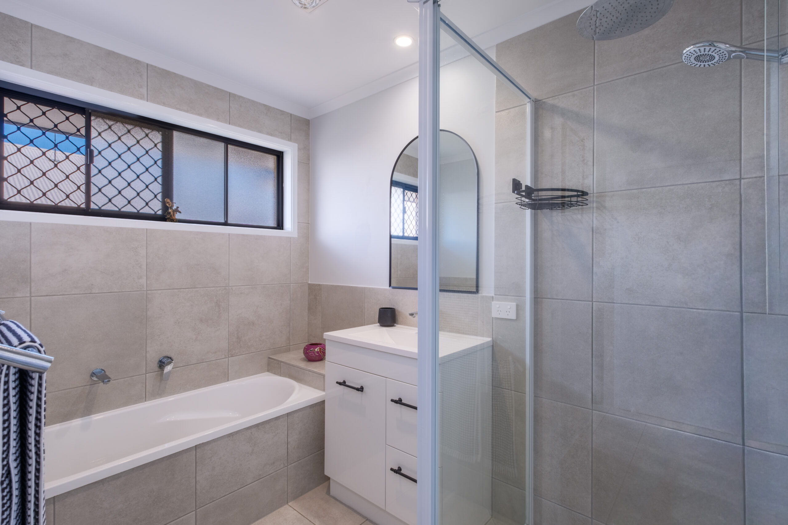 2 Waterside Way, ELI WATERS, QLD 4655 AUS