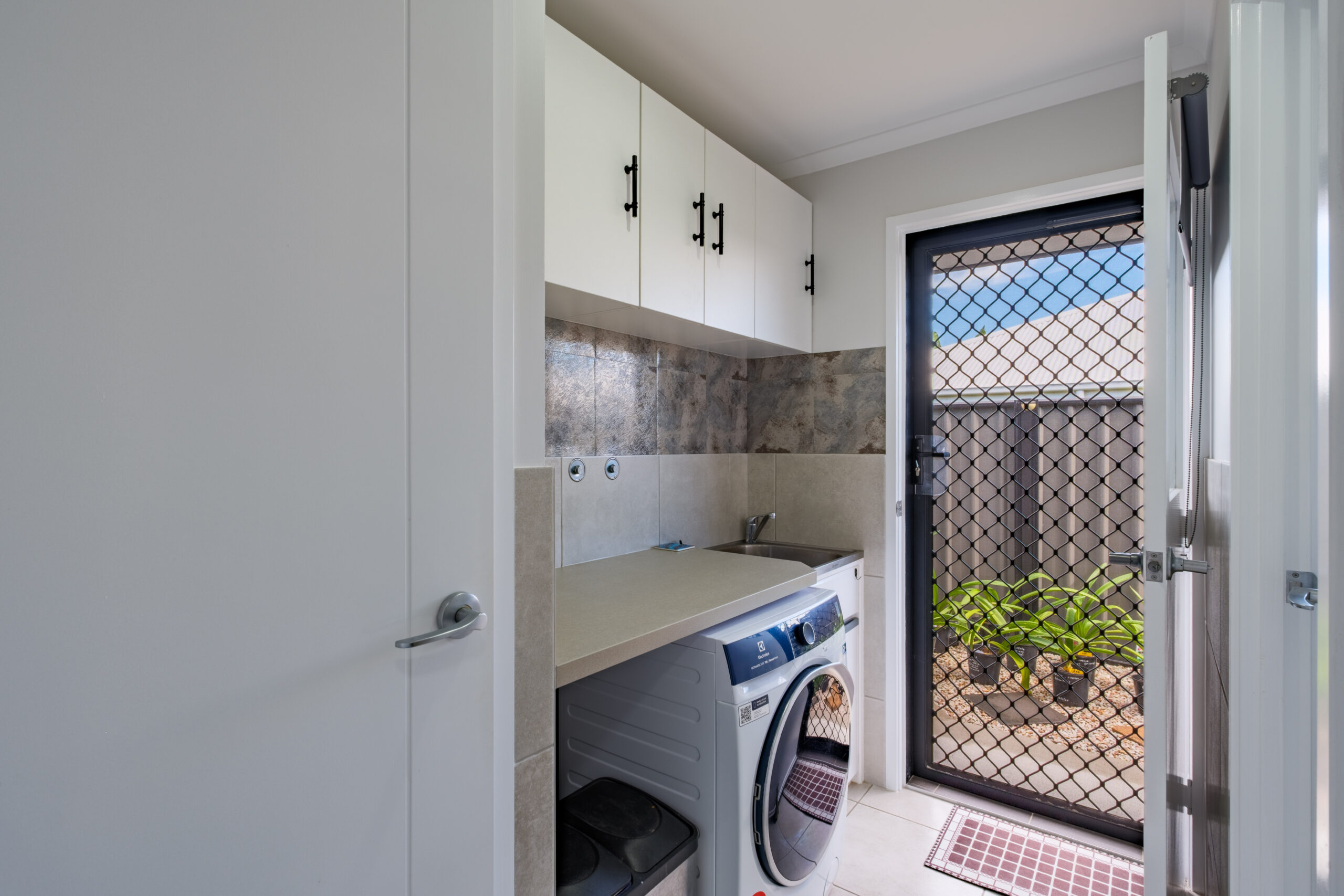 2 Waterside Way, ELI WATERS, QLD 4655 AUS