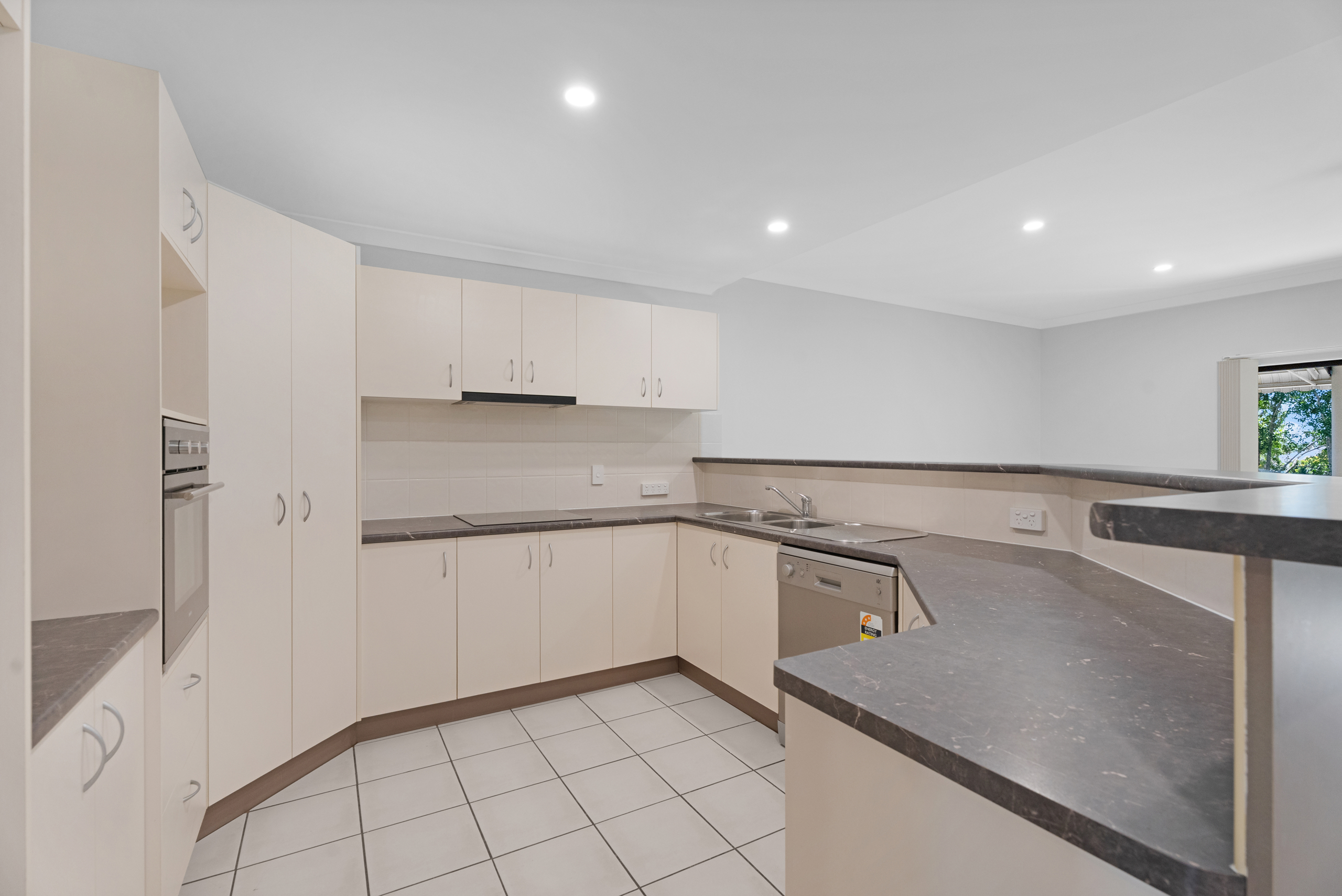 7/30 East Street, SCARNESS, QLD 4655 AUS