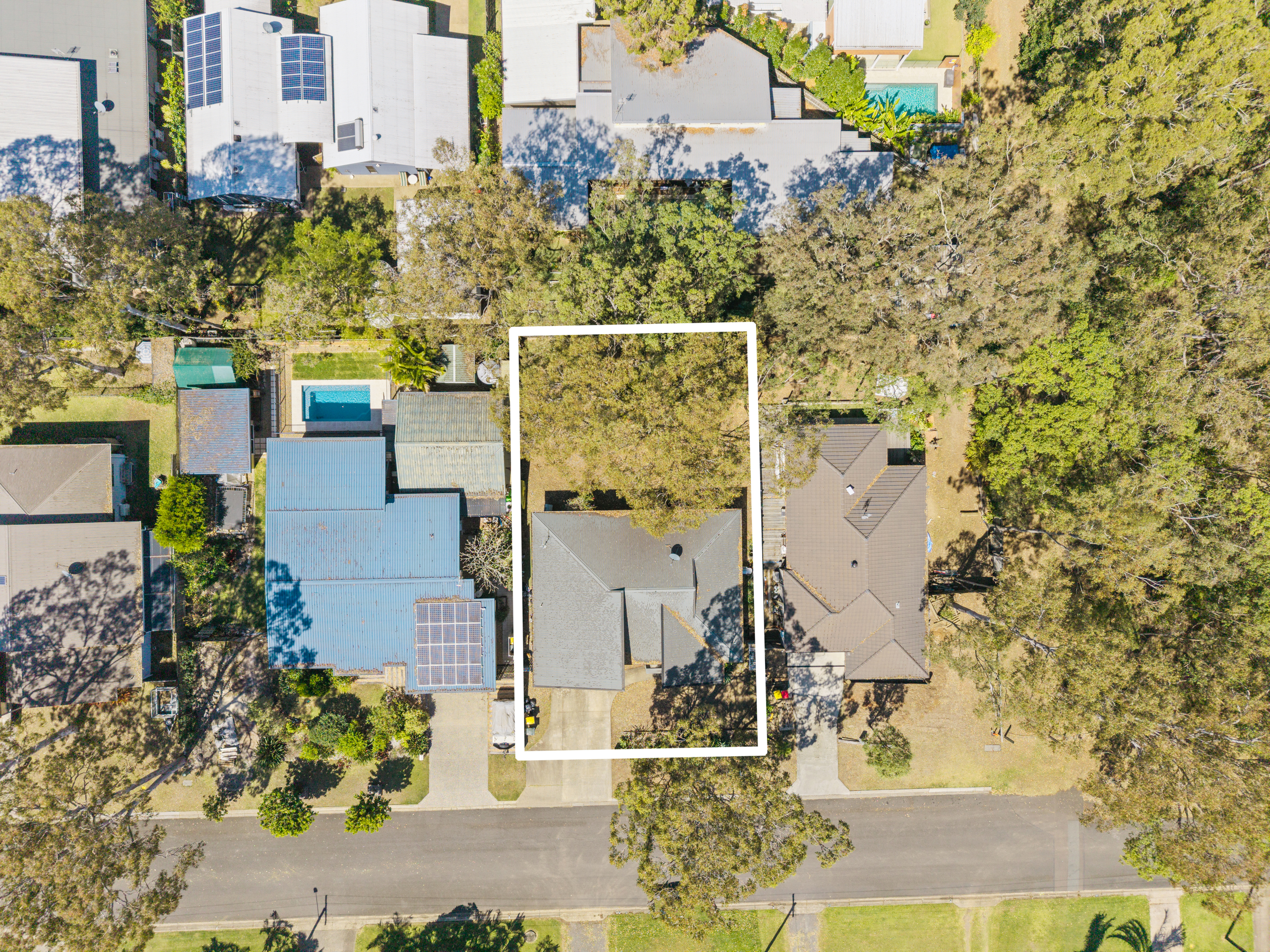27 Spence Street, POINT VERNON, QLD 4655 AUS