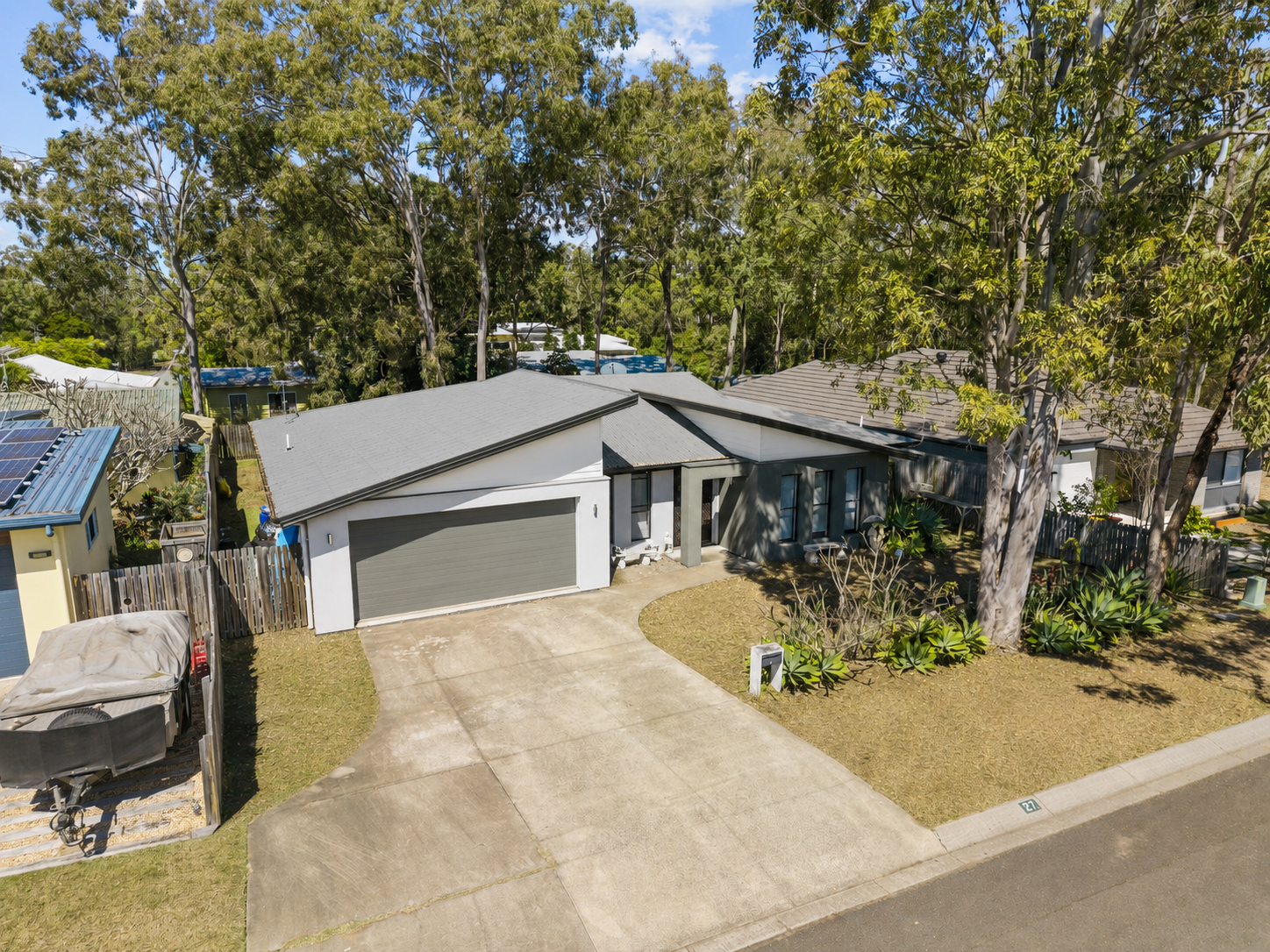 27 Spence Street, POINT VERNON, QLD 4655 AUS