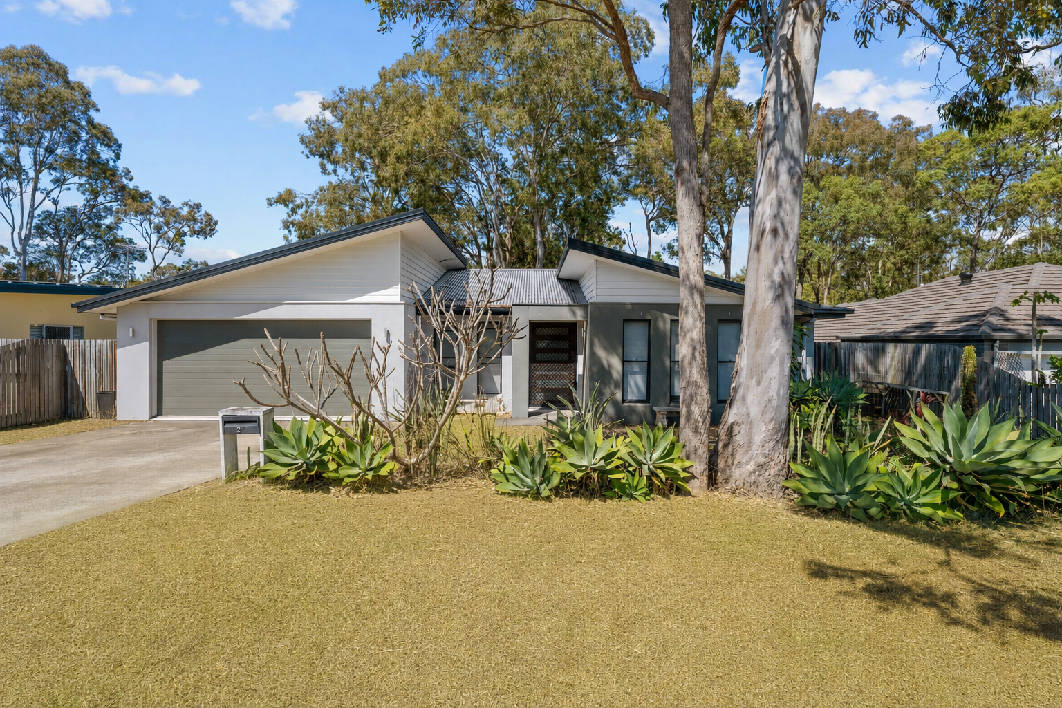 27 Spence Street, POINT VERNON, QLD 4655 AUS