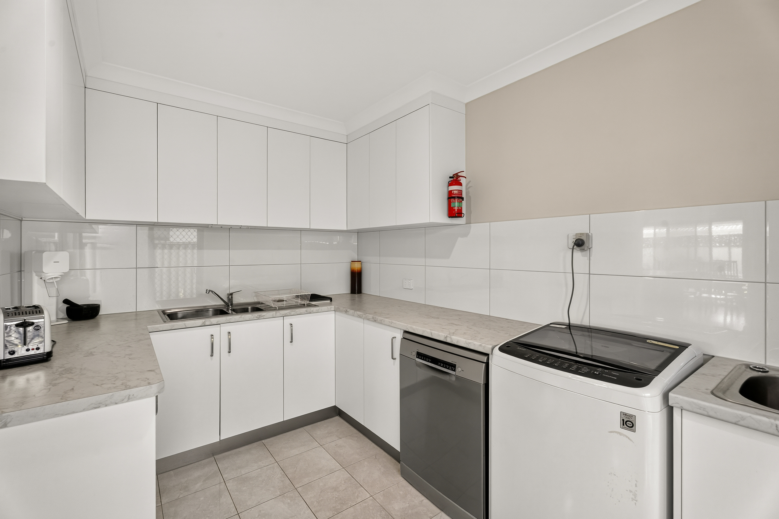 8 View Street, TORQUAY, QLD 4655 AUS
