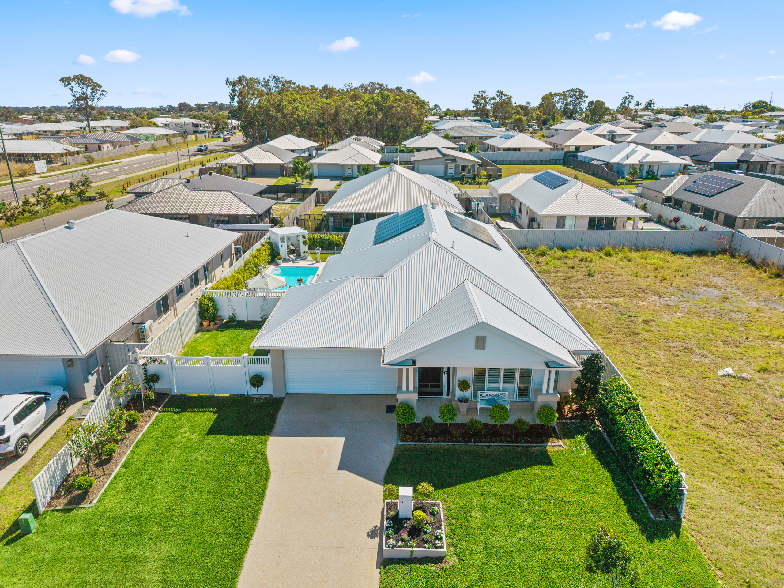 17 Yaringa Avenue, PIALBA, QLD 4655 AUS