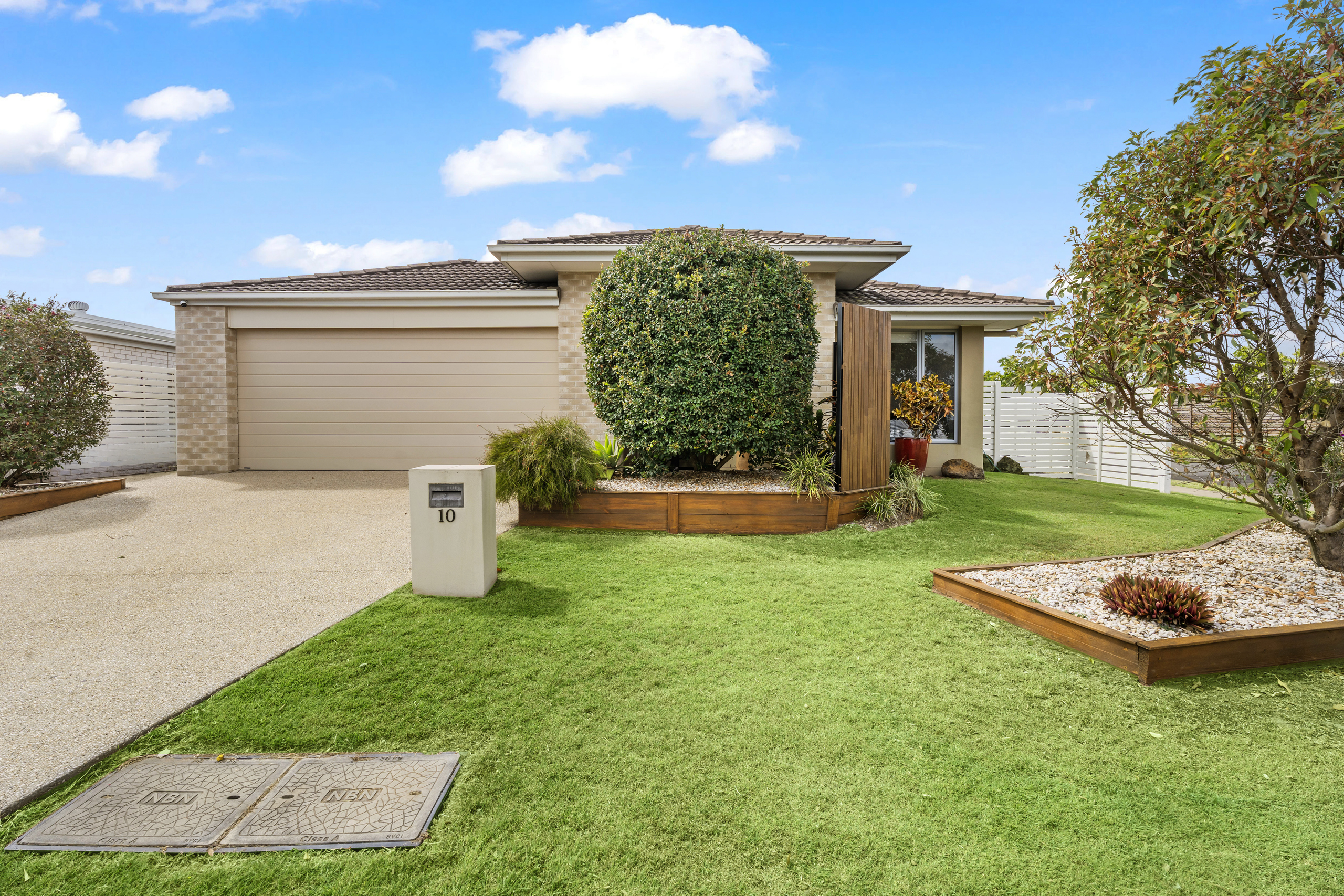 10 Dawes Crescent, URRAWEEN, QLD 4655 AUS