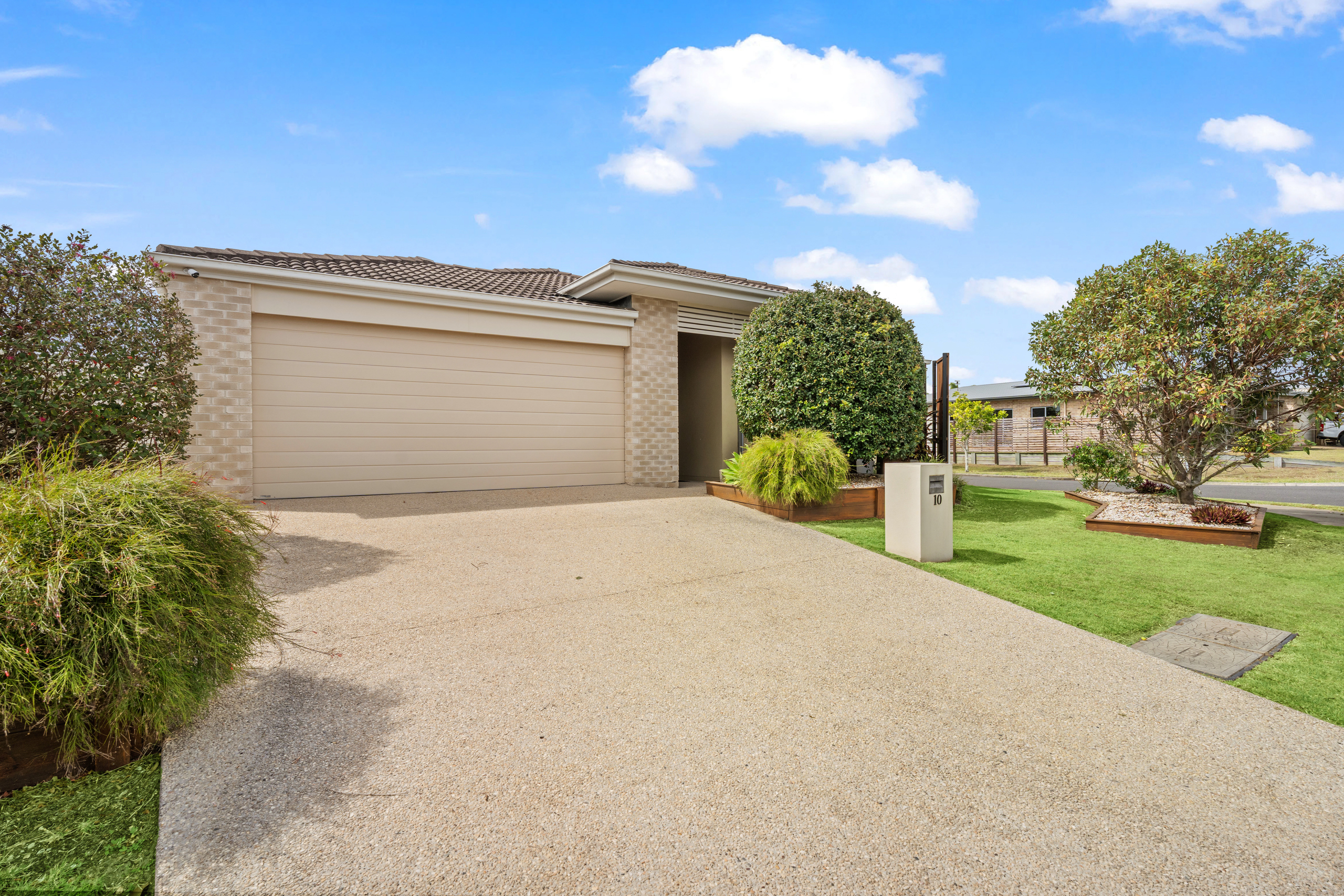 10 Dawes Crescent, URRAWEEN, QLD 4655 AUS