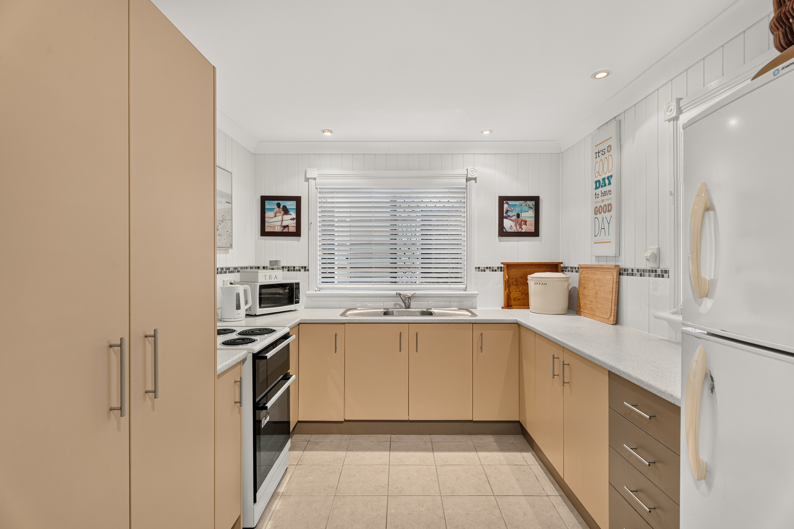 11 Hockley Lane, URANGAN, QLD 4655 AUS