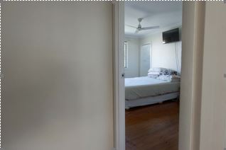 196 Esplanade, POINT VERNON, QLD 4655 AUS