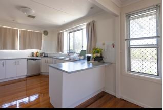 196 Esplanade, POINT VERNON, QLD 4655 AUS