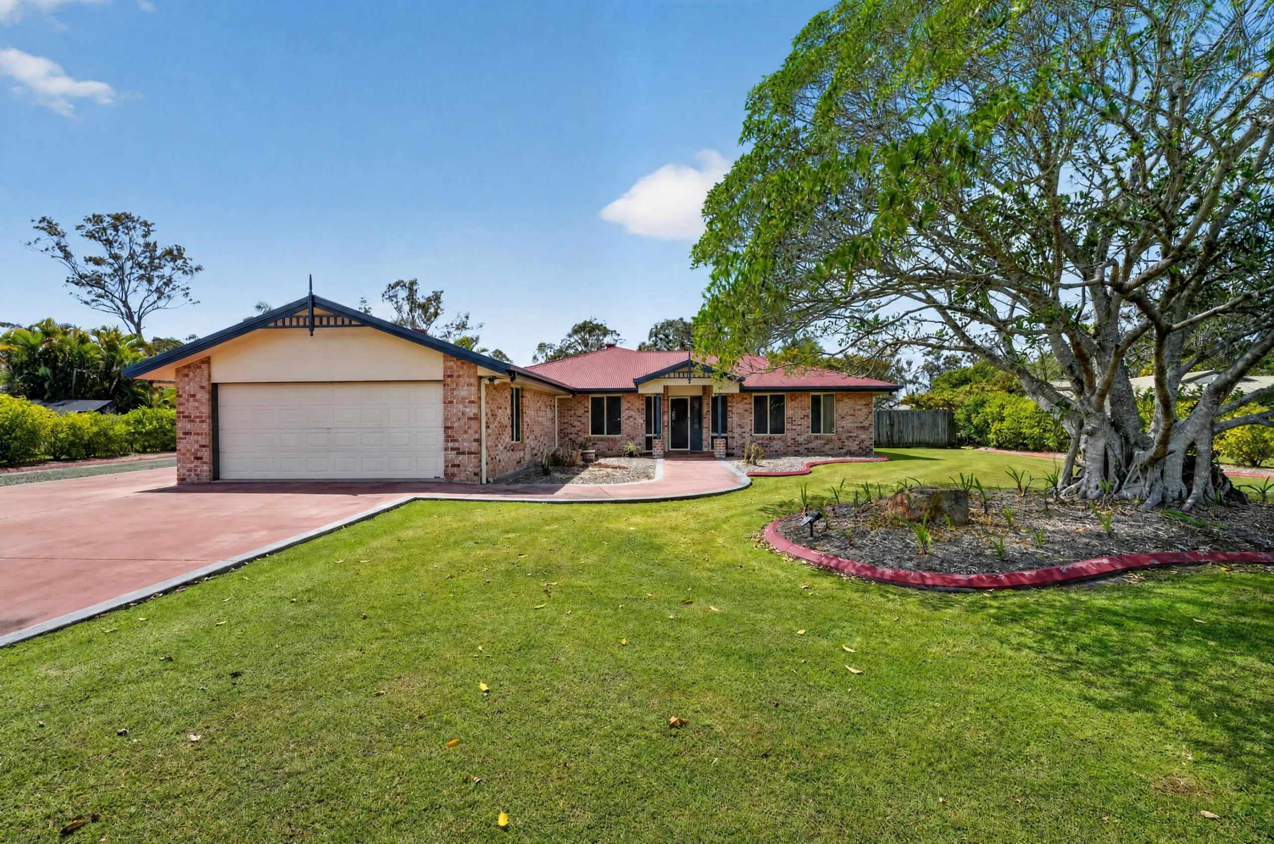 14 Kathleen Crescent, WONDUNNA, QLD 4655 AUS