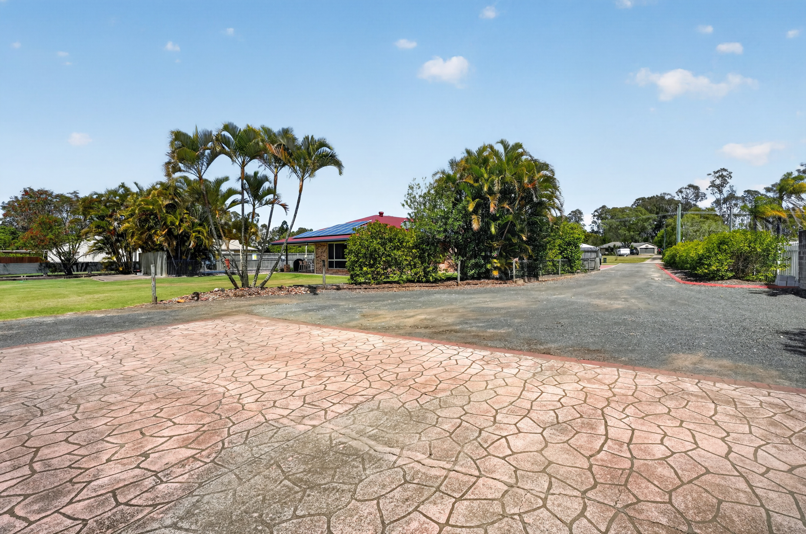 14 Kathleen Crescent, WONDUNNA, QLD 4655 AUS