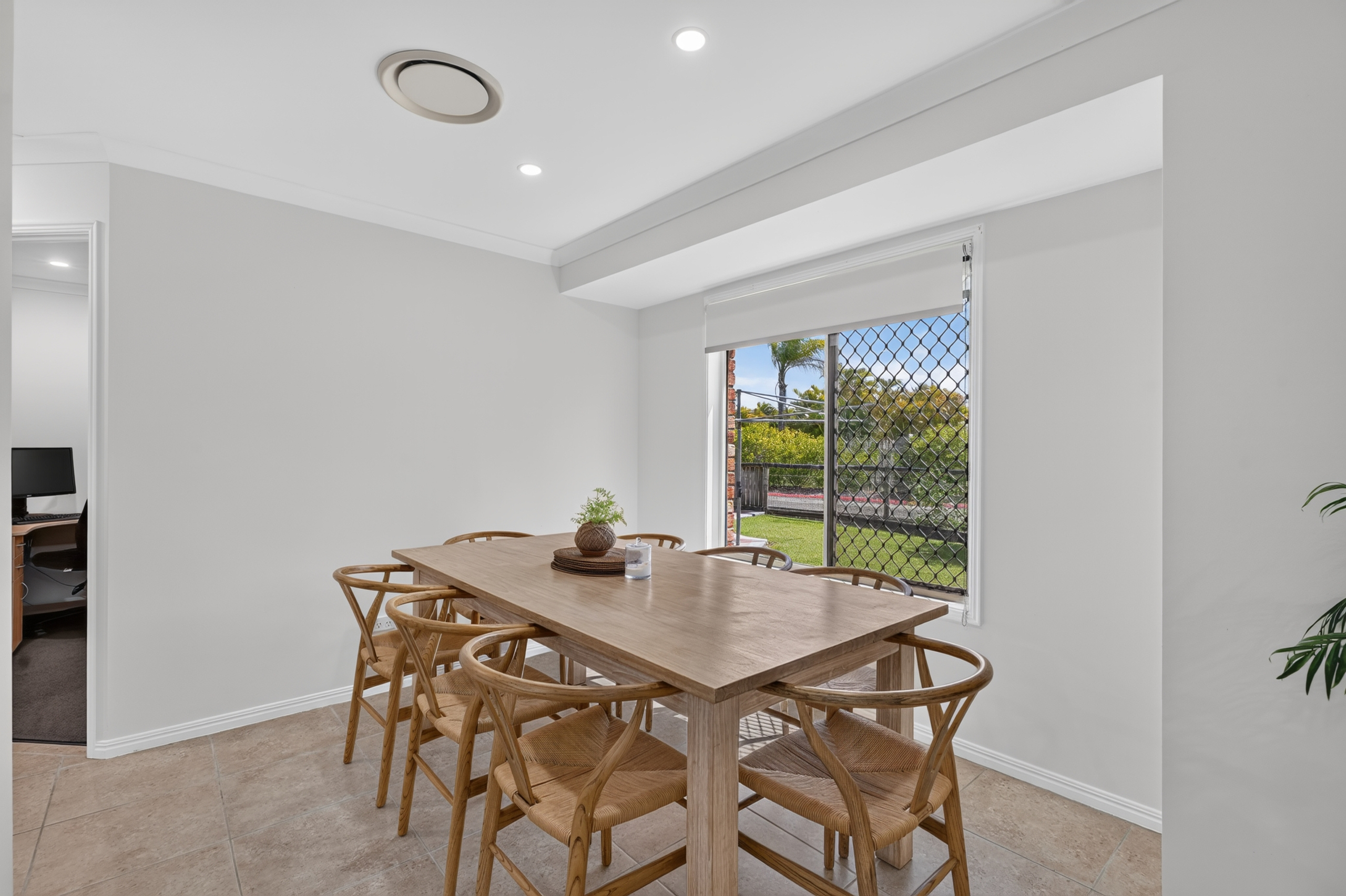 14 Kathleen Crescent, WONDUNNA, QLD 4655 AUS