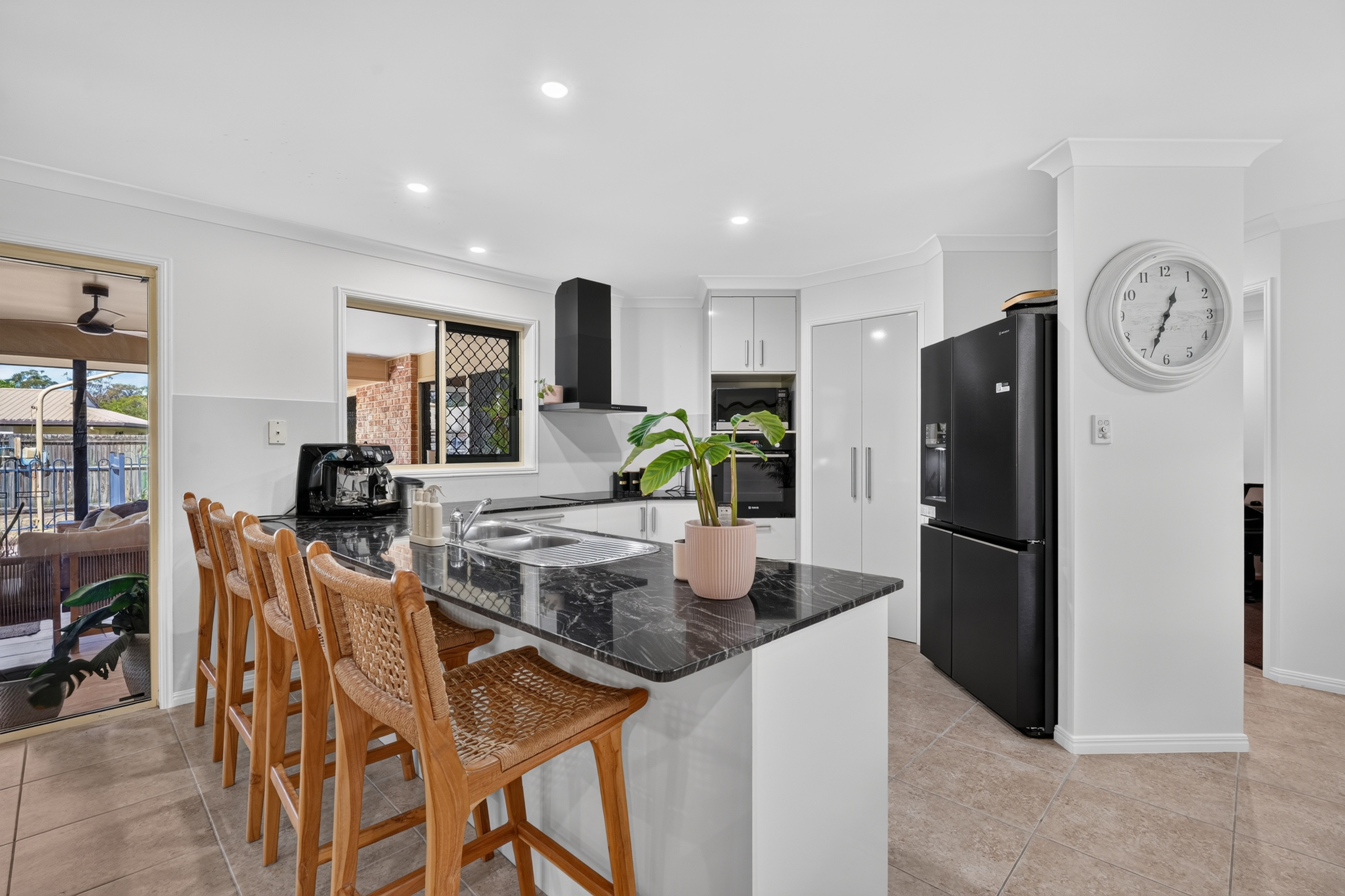 14 Kathleen Crescent, WONDUNNA, QLD 4655 AUS