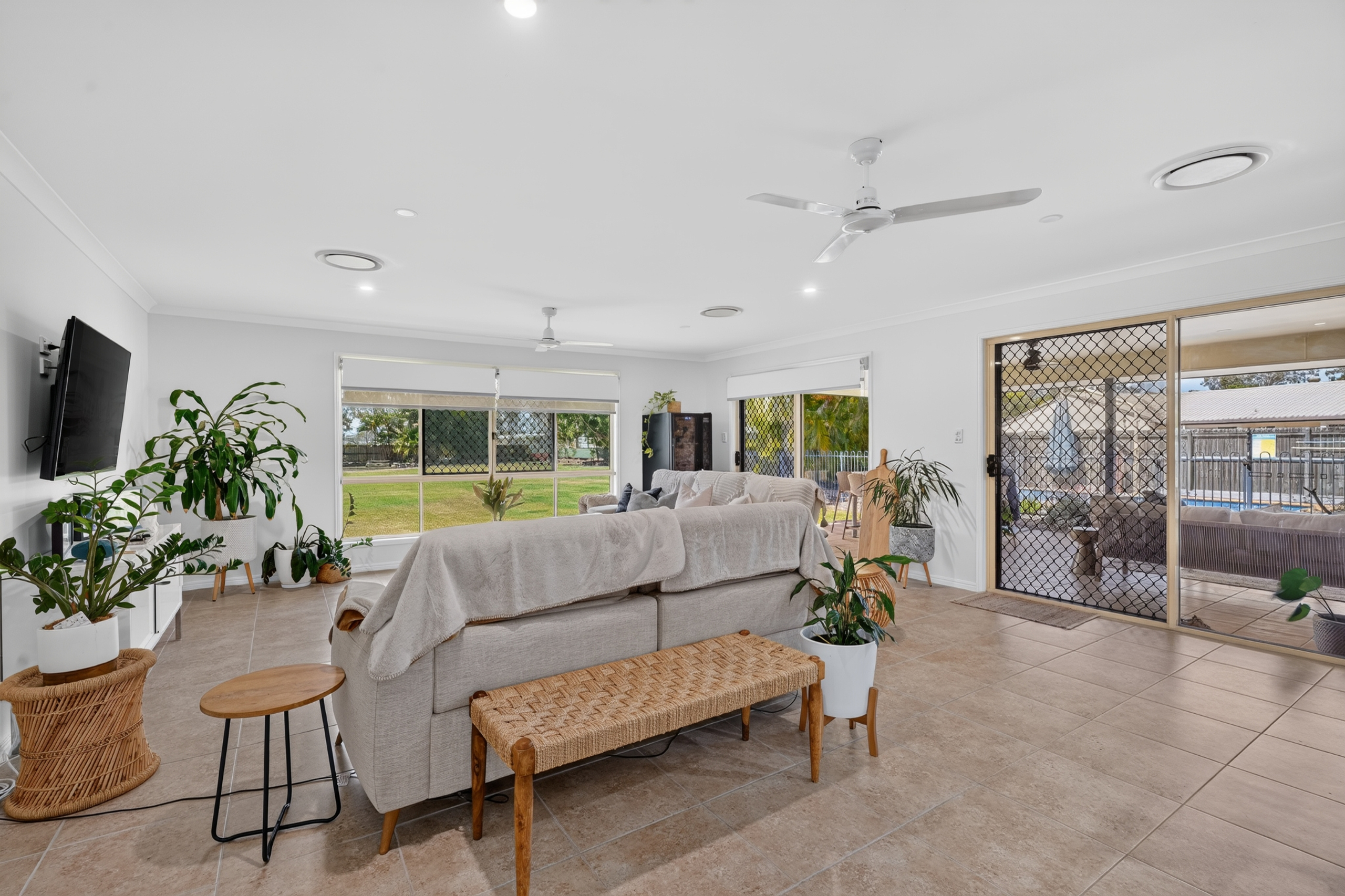 14 Kathleen Crescent, WONDUNNA, QLD 4655 AUS