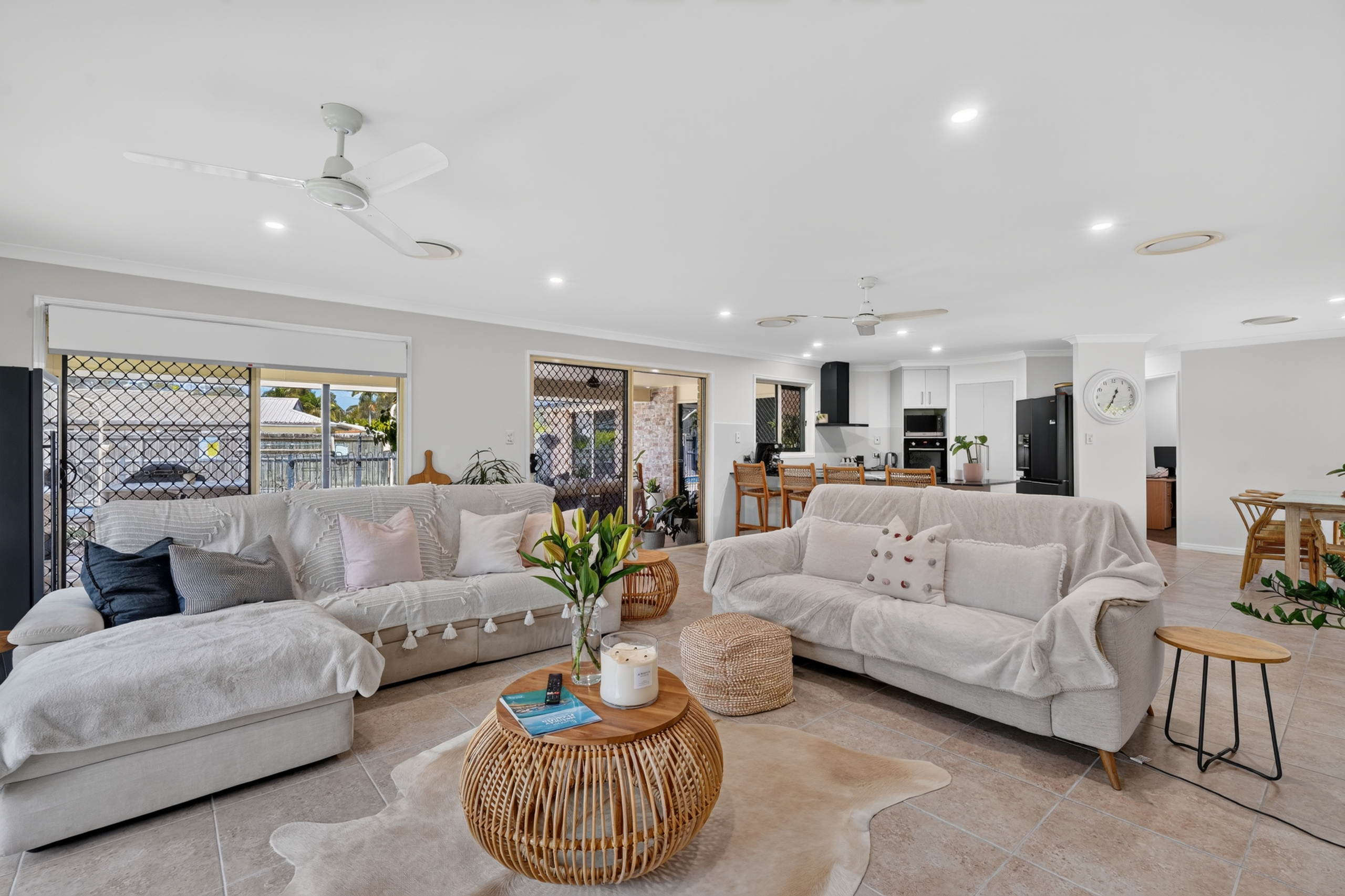 14 Kathleen Crescent, WONDUNNA, QLD 4655 AUS
