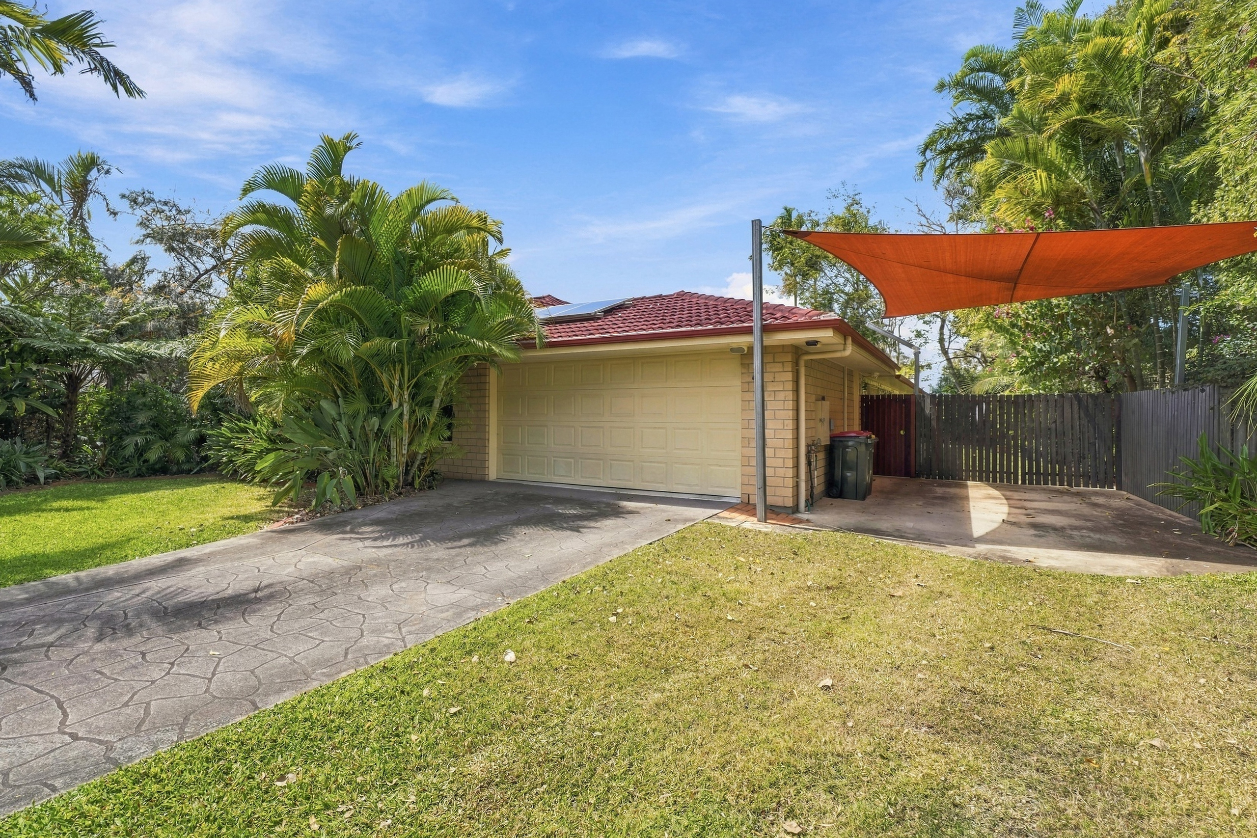 4 Aqualine Drive, POINT VERNON, QLD 4655 AUS