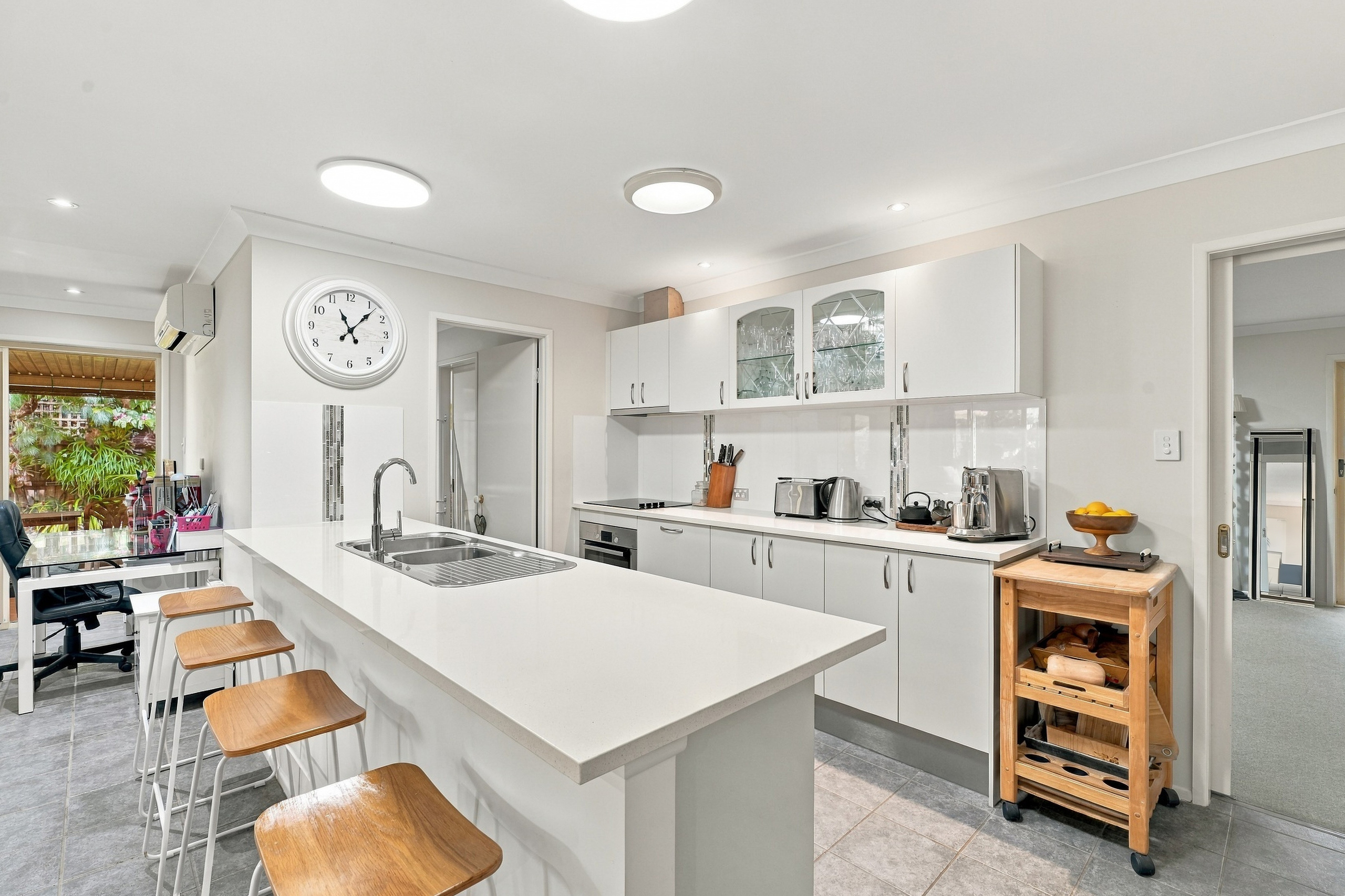 4 Aqualine Drive, POINT VERNON, QLD 4655 AUS