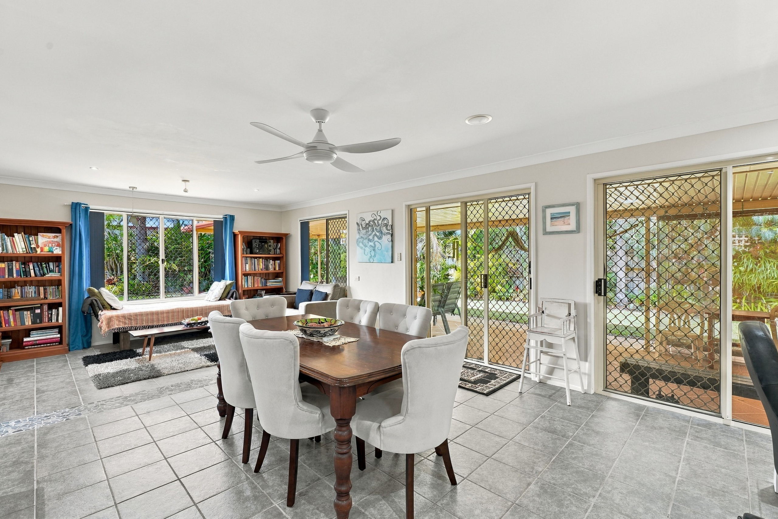 4 Aqualine Drive, POINT VERNON, QLD 4655 AUS