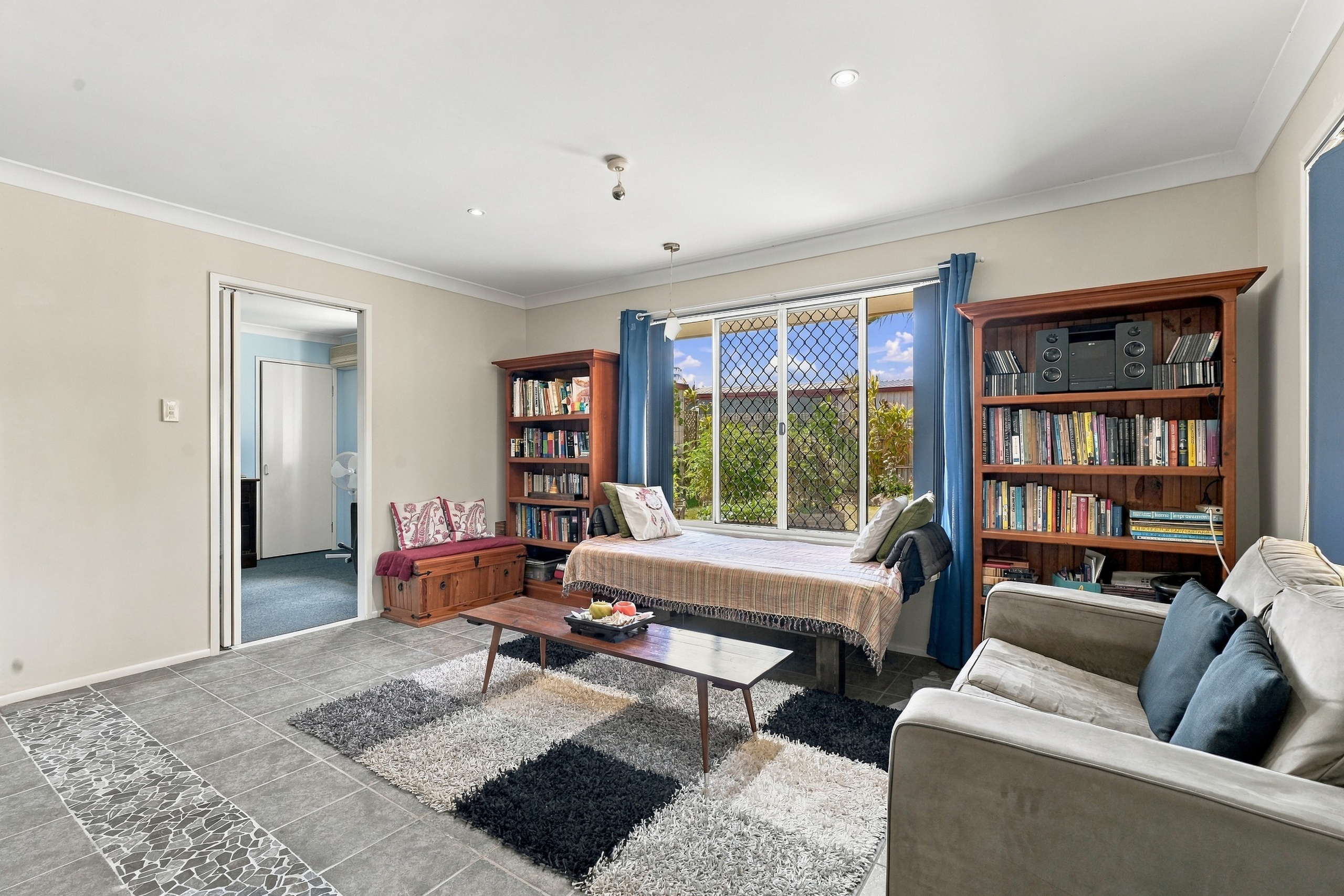 4 Aqualine Drive, POINT VERNON, QLD 4655 AUS