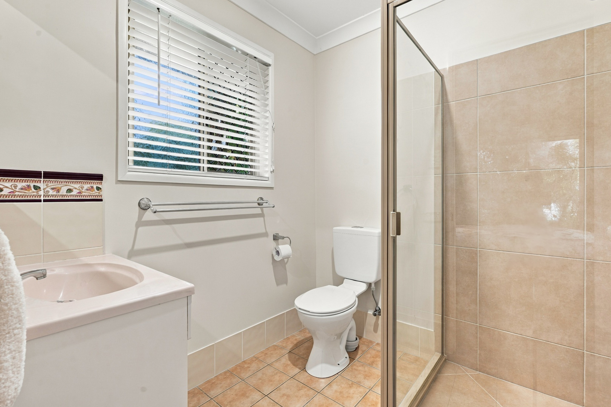 4 Aqualine Drive, POINT VERNON, QLD 4655 AUS