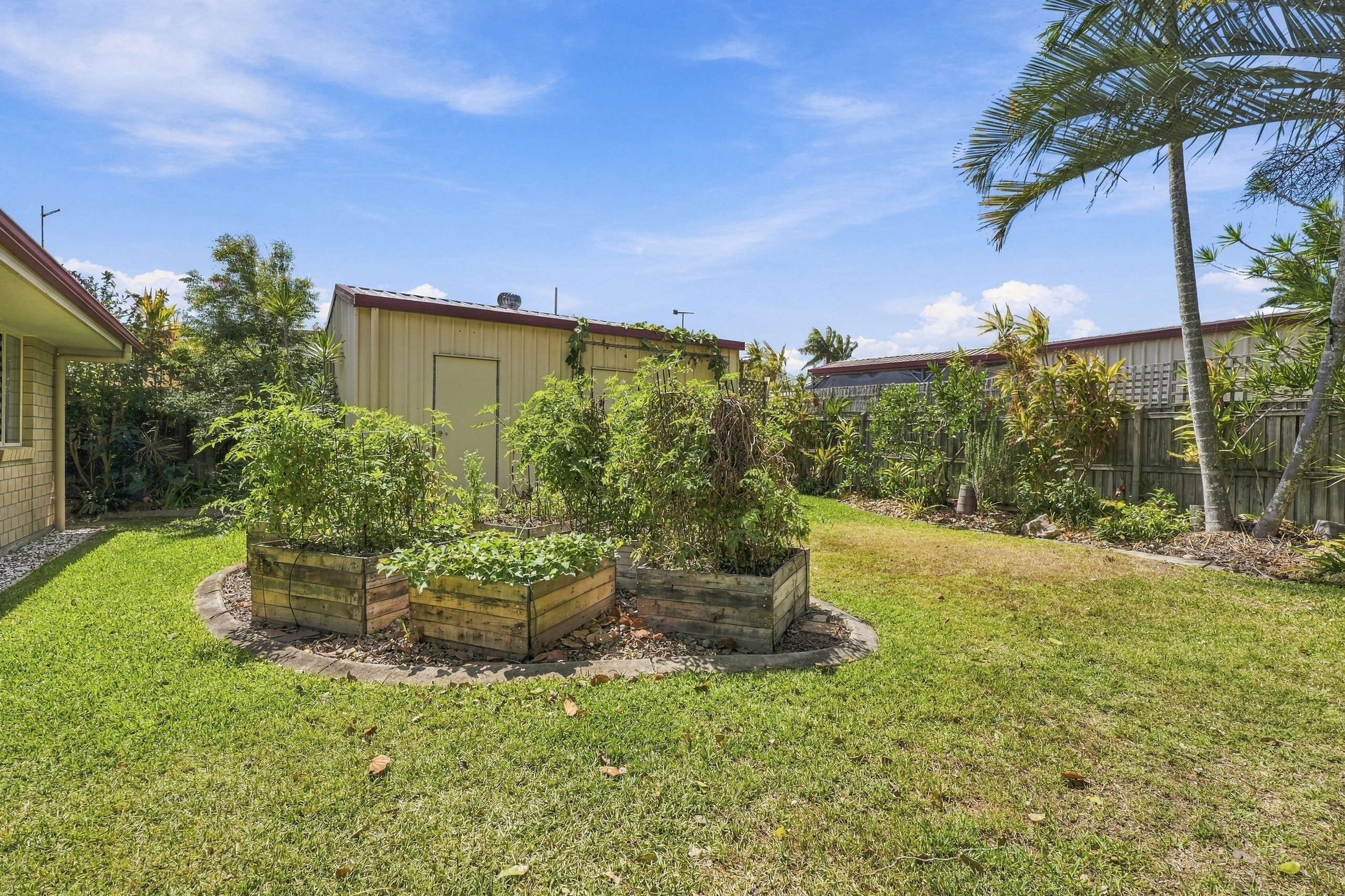 4 Aqualine Drive, POINT VERNON, QLD 4655 AUS