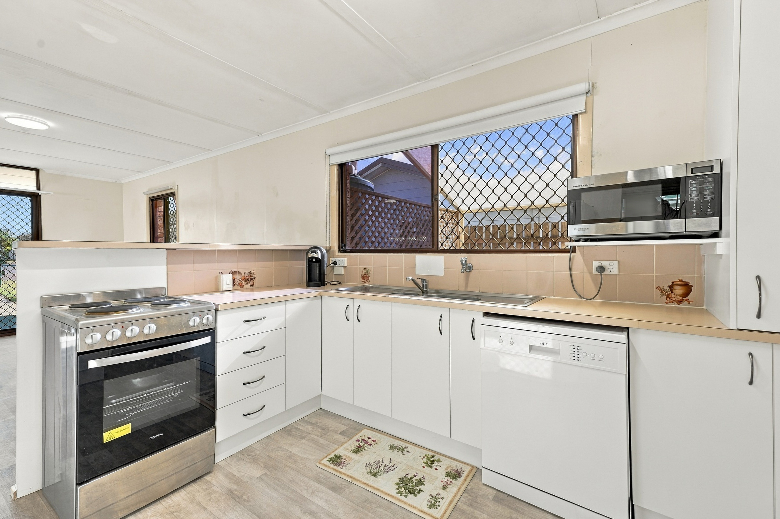 34 Caddy Avenue, URRAWEEN, QLD 4655 AUS