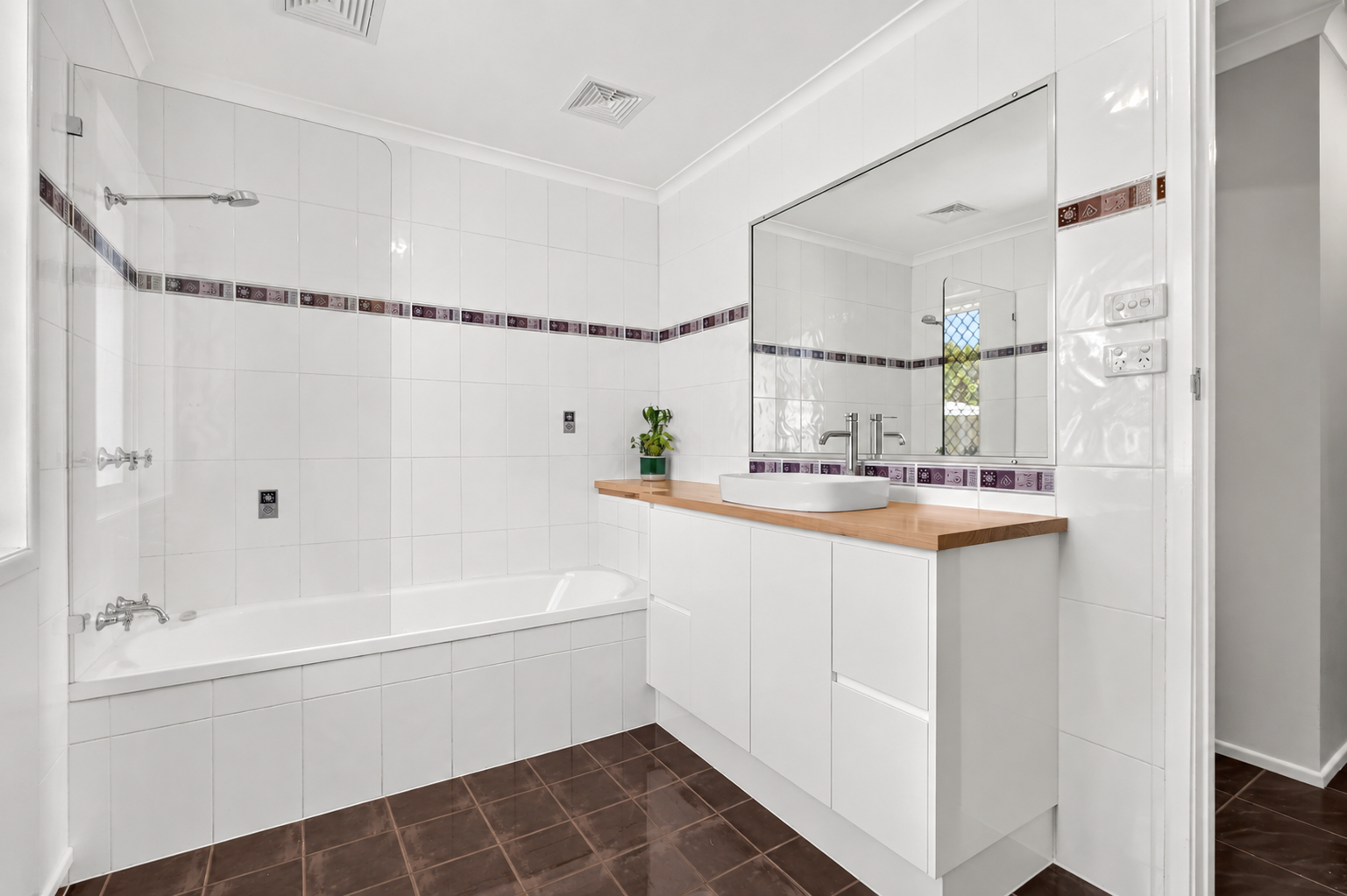 4 Jacobsen Outlook, URRAWEEN, QLD 4655 AUS