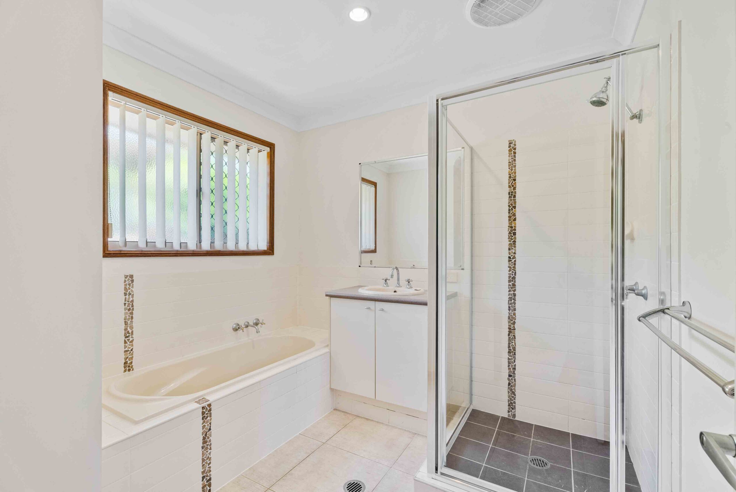 10 Queensbury Grove, URRAWEEN, QLD 4655 AUS