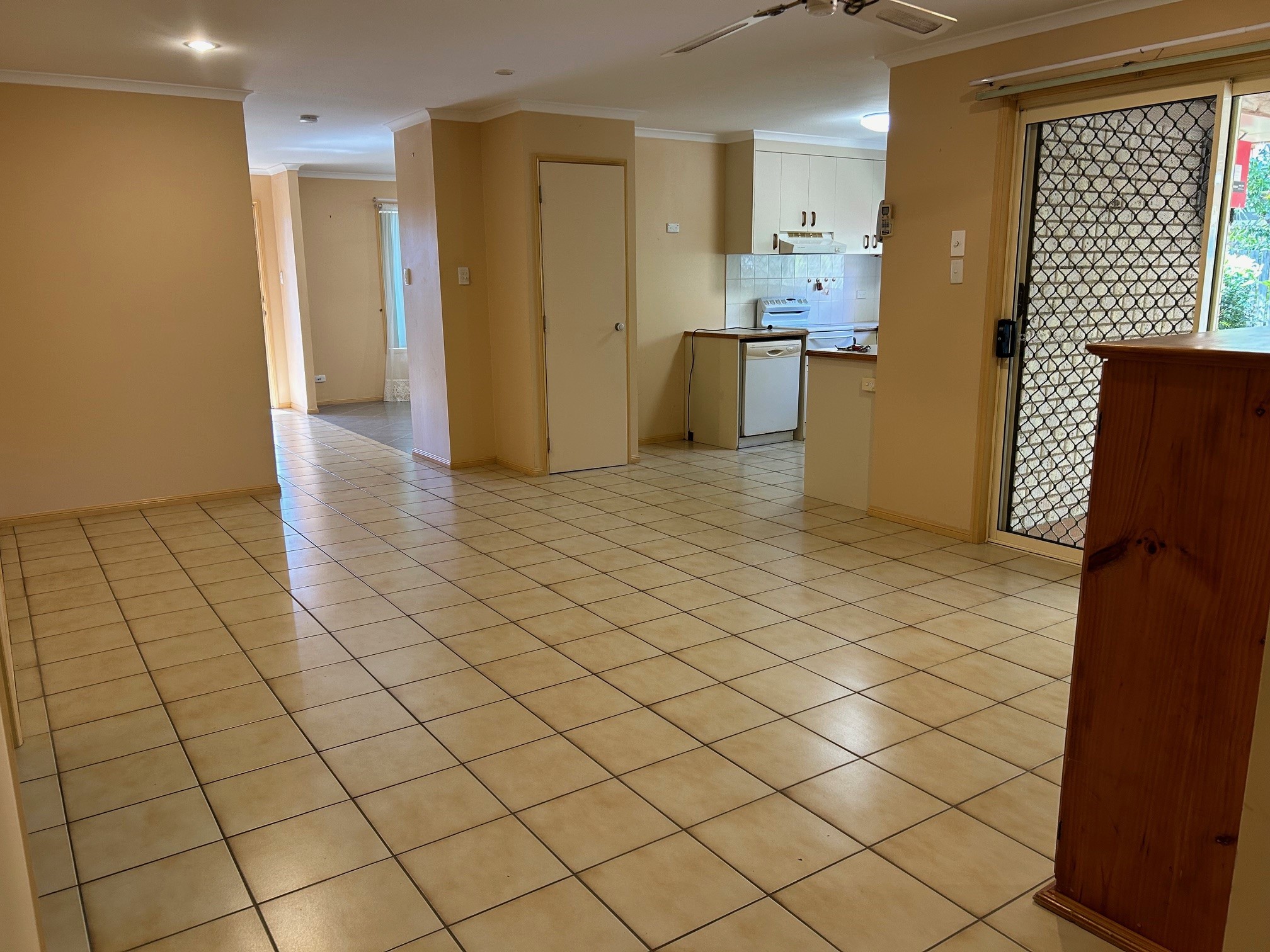 71 Ladbroke Crescent, URANGAN, QLD 4655 AUS