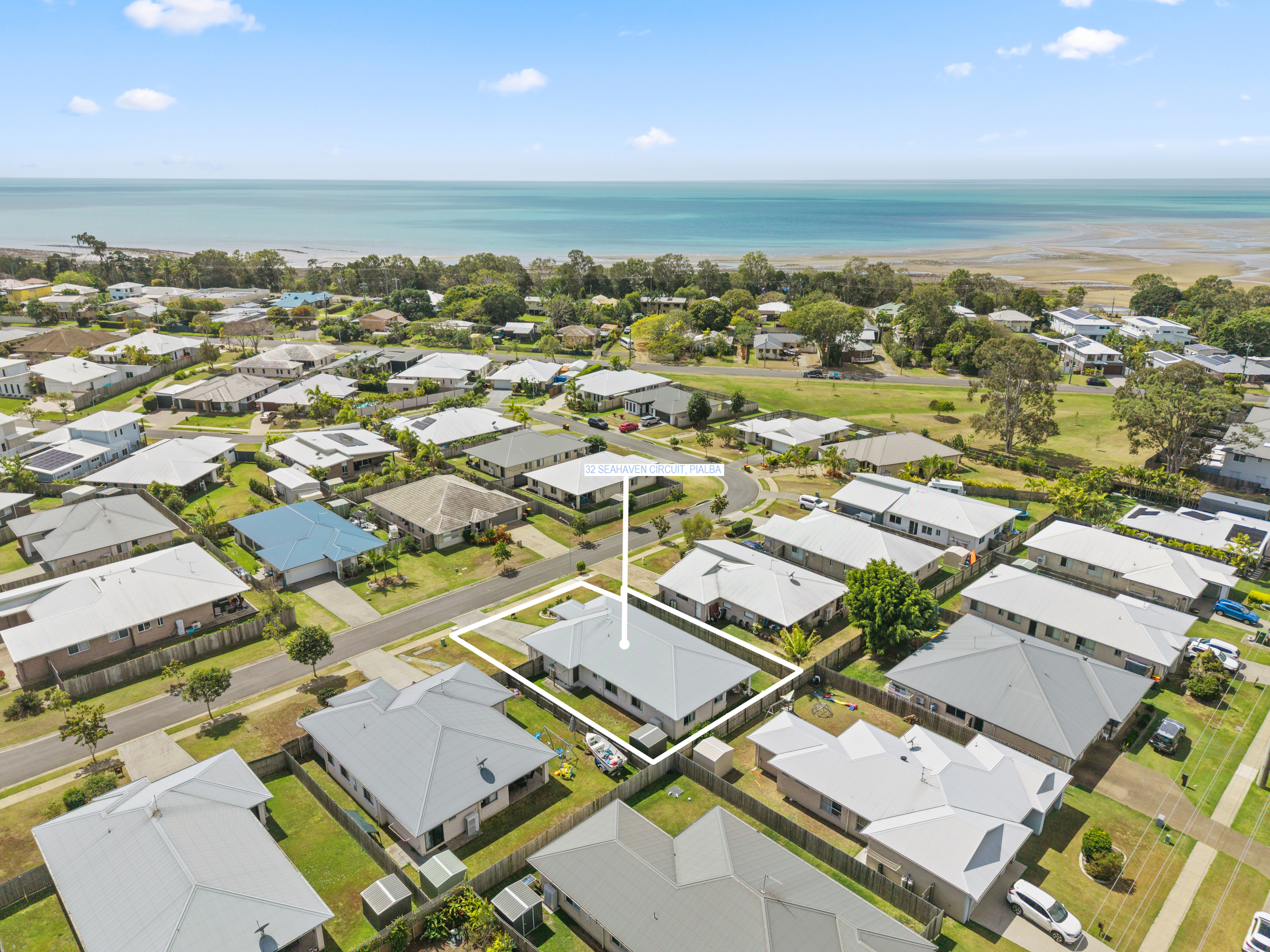 32 Seahaven Circuit, PIALBA, QLD 4655 AUS