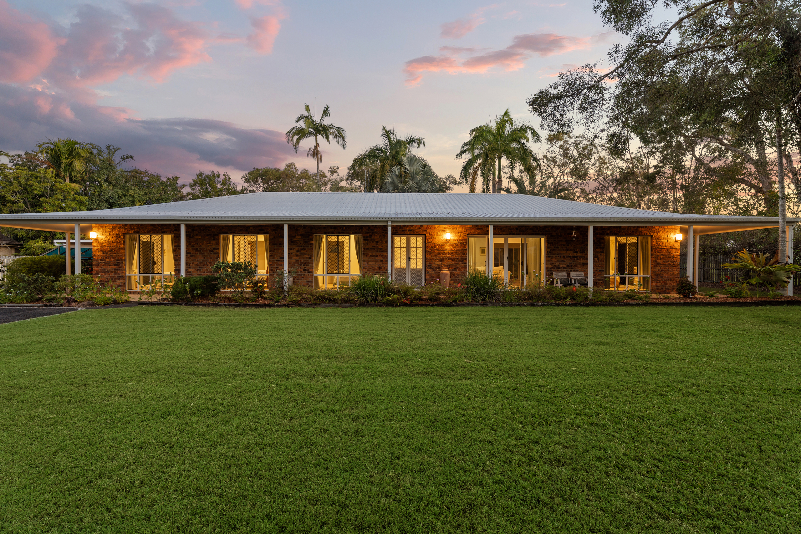 8 Windemere Road, WONDUNNA, QLD 4655 AUS