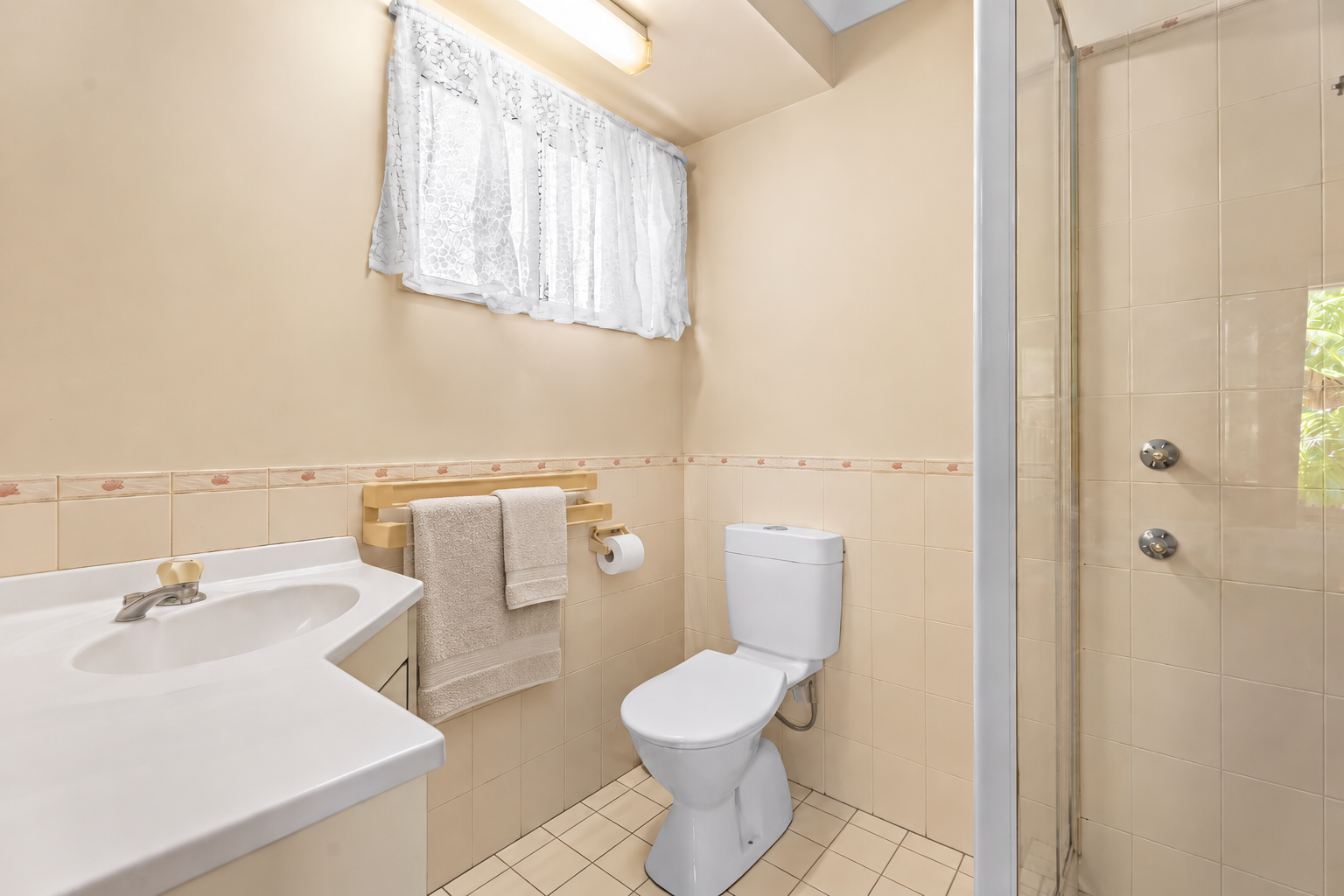 6 Carrie Court, TORQUAY, QLD 4655 AUS