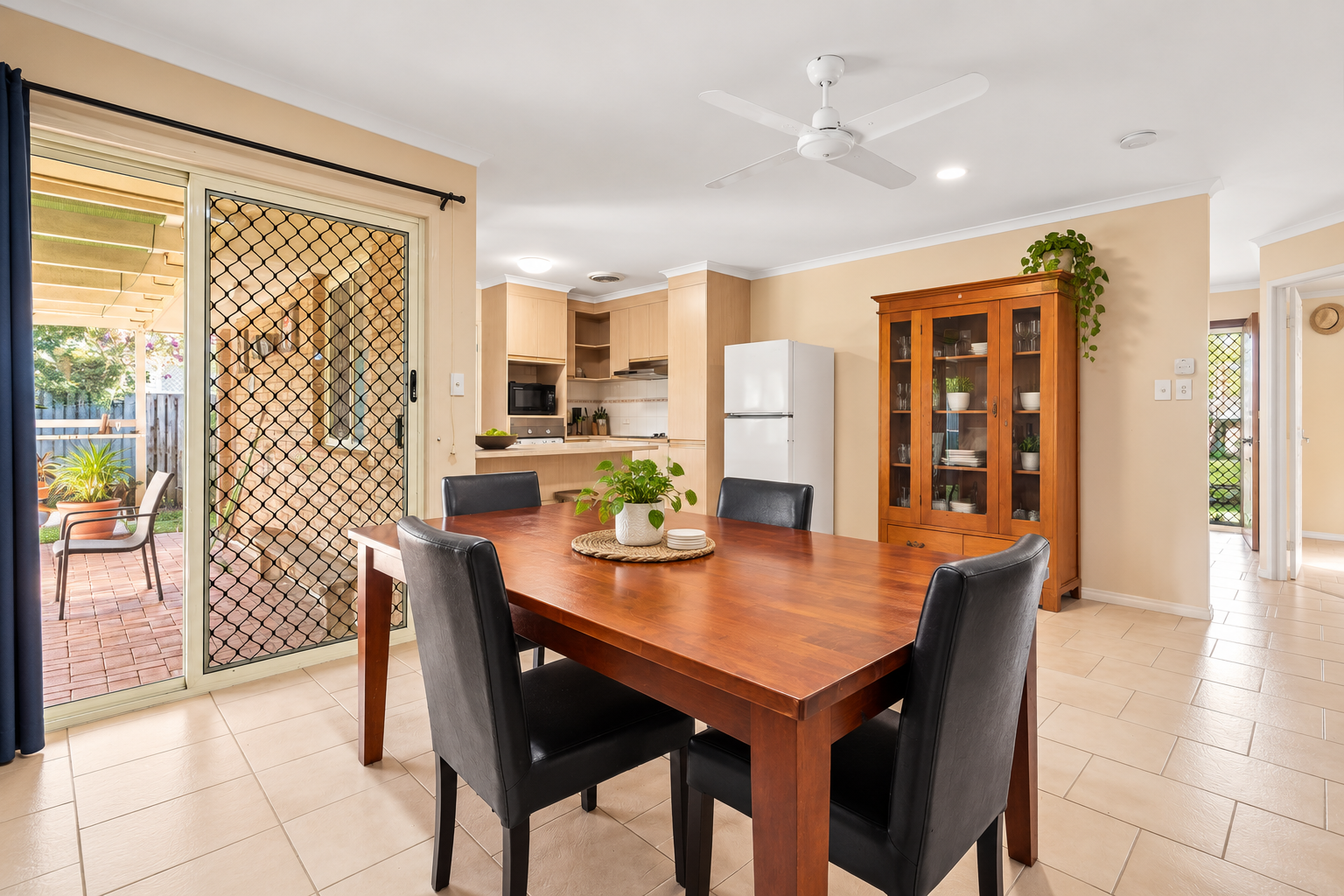 6 Carrie Court, TORQUAY, QLD 4655 AUS