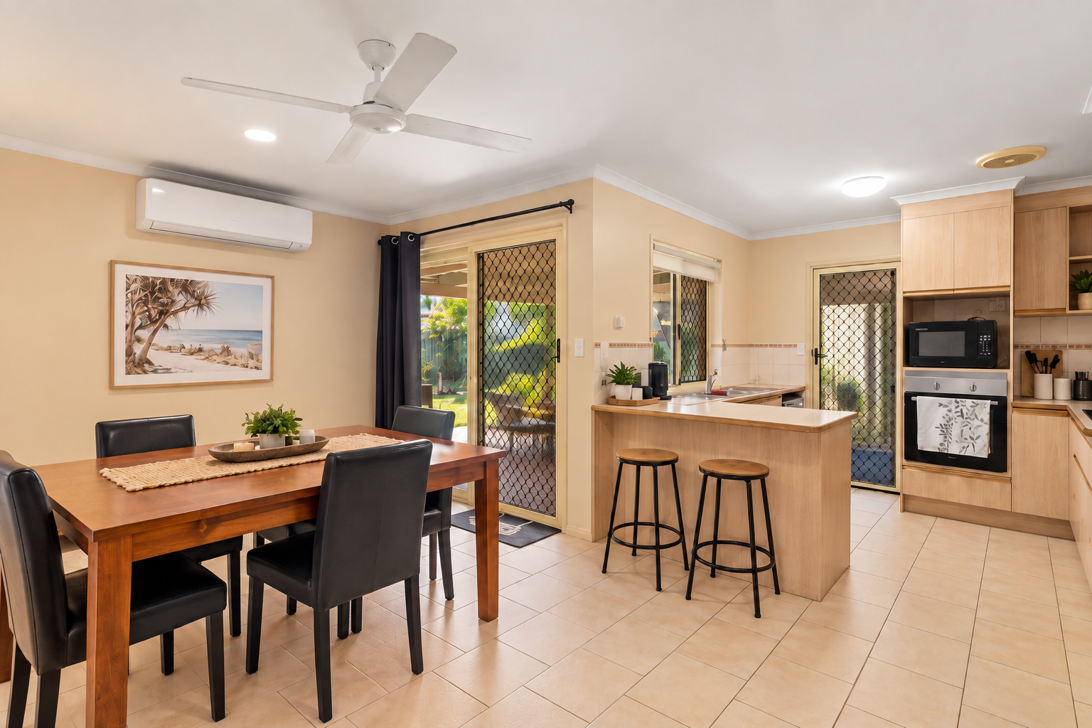 6 Carrie Court, TORQUAY, QLD 4655 AUS