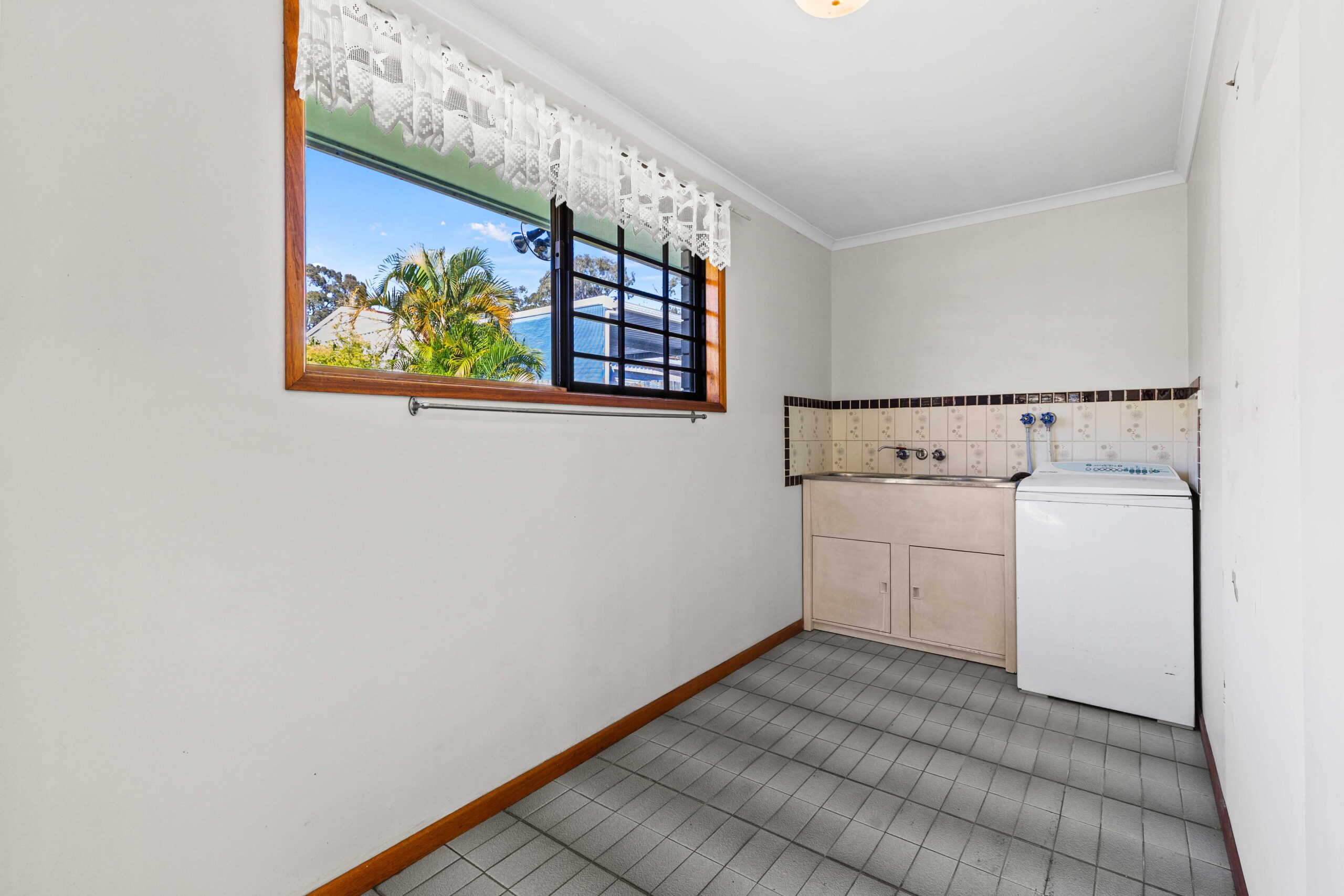 98 Lauren Street, URANGAN, QLD 4655 AUS